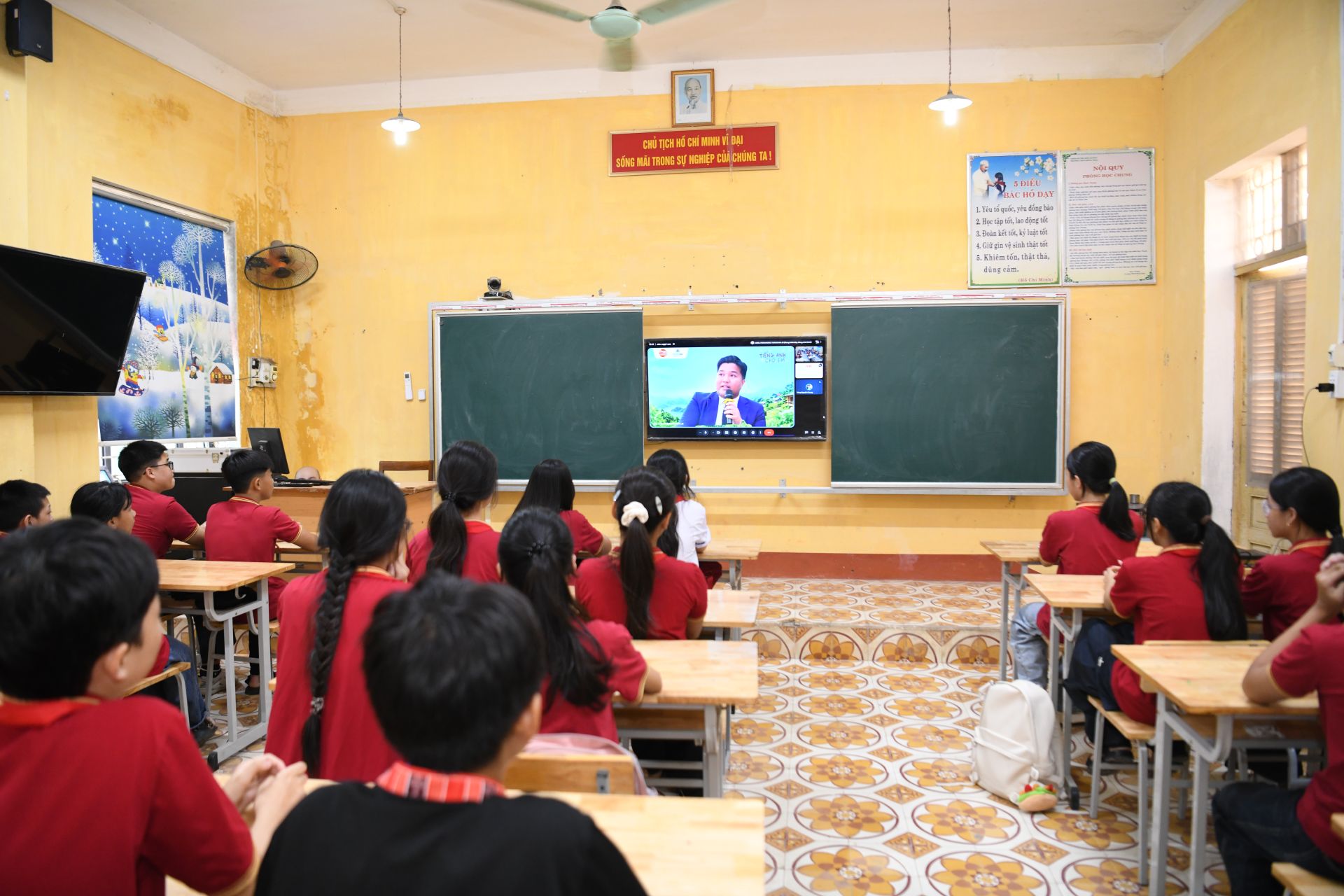 Đưa tiếng Anh đến gần hơn với học sinh v&ugrave;ng cao, bi&ecirc;n giới, hải đảo - Ảnh 8.