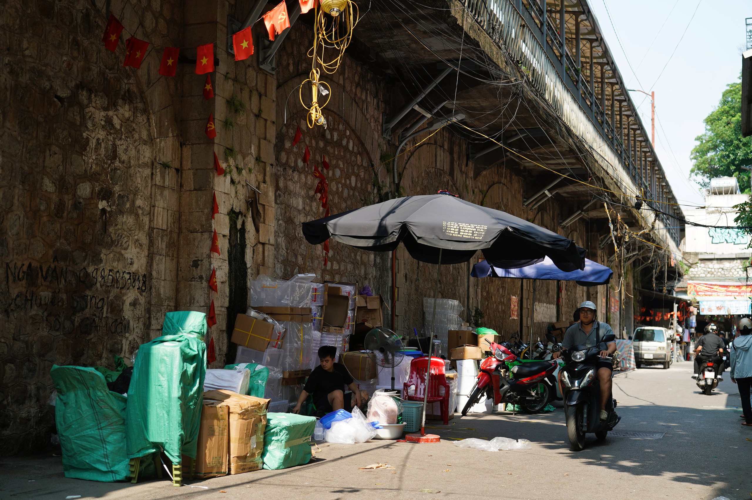 131 &ocirc; v&ograve;m cầu Ph&ugrave;ng Hưng - Lưu giữ những ng&agrave;y thường trước khi th&agrave;nh k&yacute; ức- Ảnh 19.