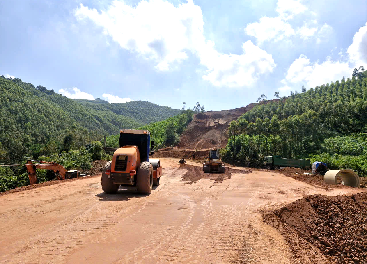 Tăng ca, k&iacute;p ho&agrave;n th&agrave;nh đường nối khu c&ocirc;ng nghiệp Lạng Sơn với cảng s&ocirc;ng Bắc Ninh- Ảnh 4.