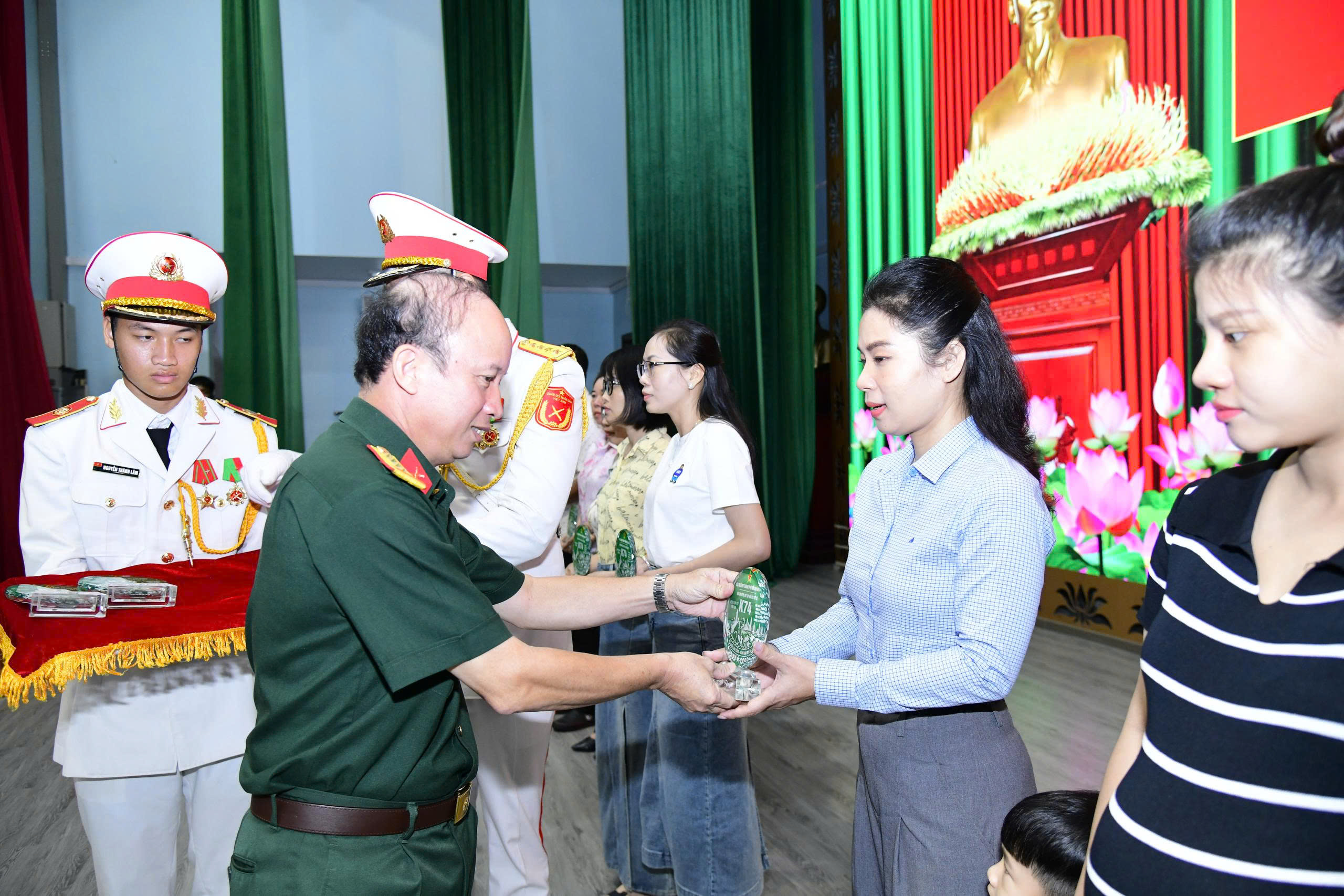 Bộ Tư lệnh TP.HCM gặp mặt th&acirc;n nh&acirc;n c&aacute;n bộ, chiến sĩ Đội K74 - Ảnh 3.