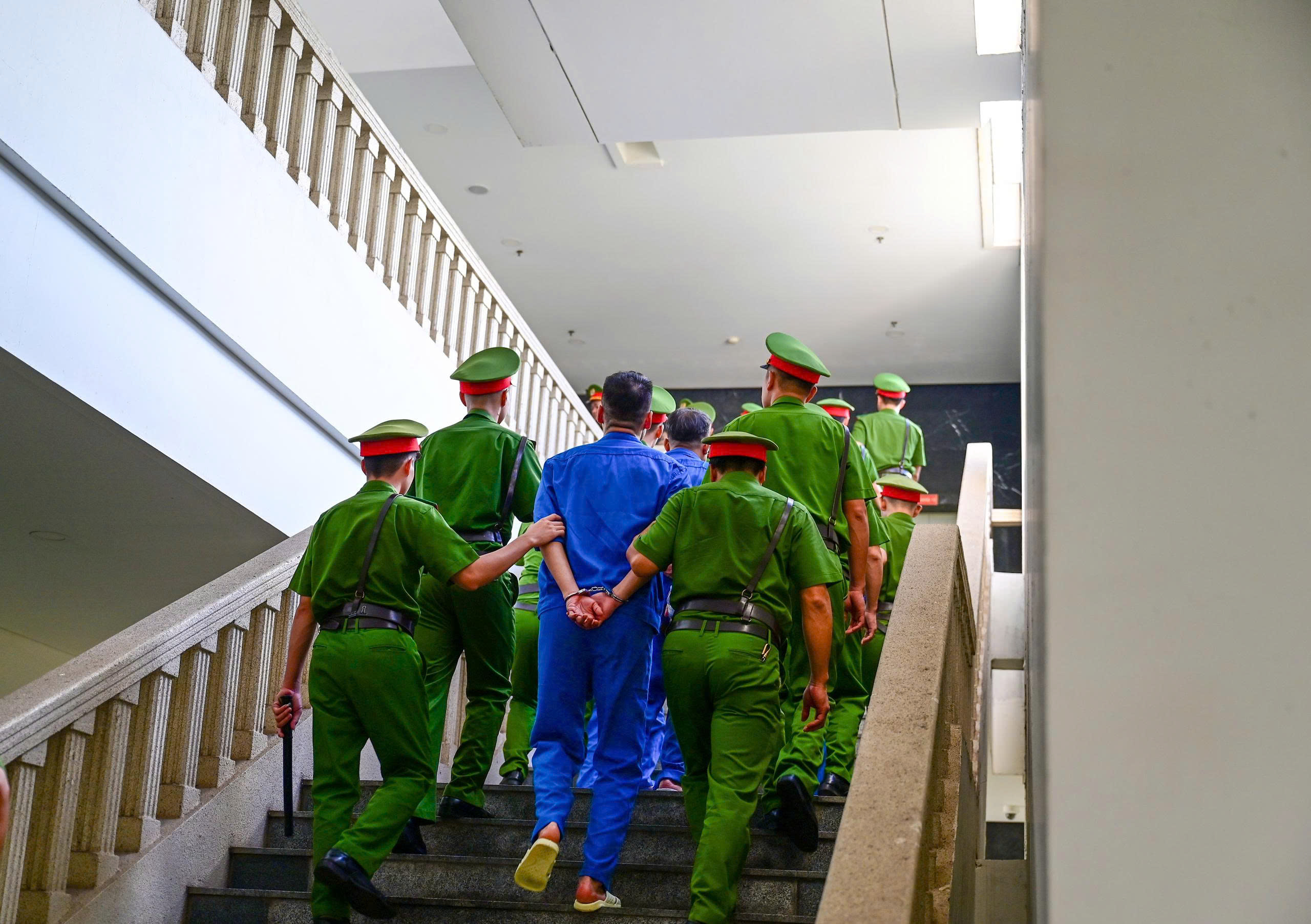 Hai cựu Viện trưởng Ph&aacute;p y t&acirc;m thần Trung ương hầu t&ograve;a vụ b&agrave; tr&ugrave;m ma t&uacute;y Mai Anh - Ảnh 7.