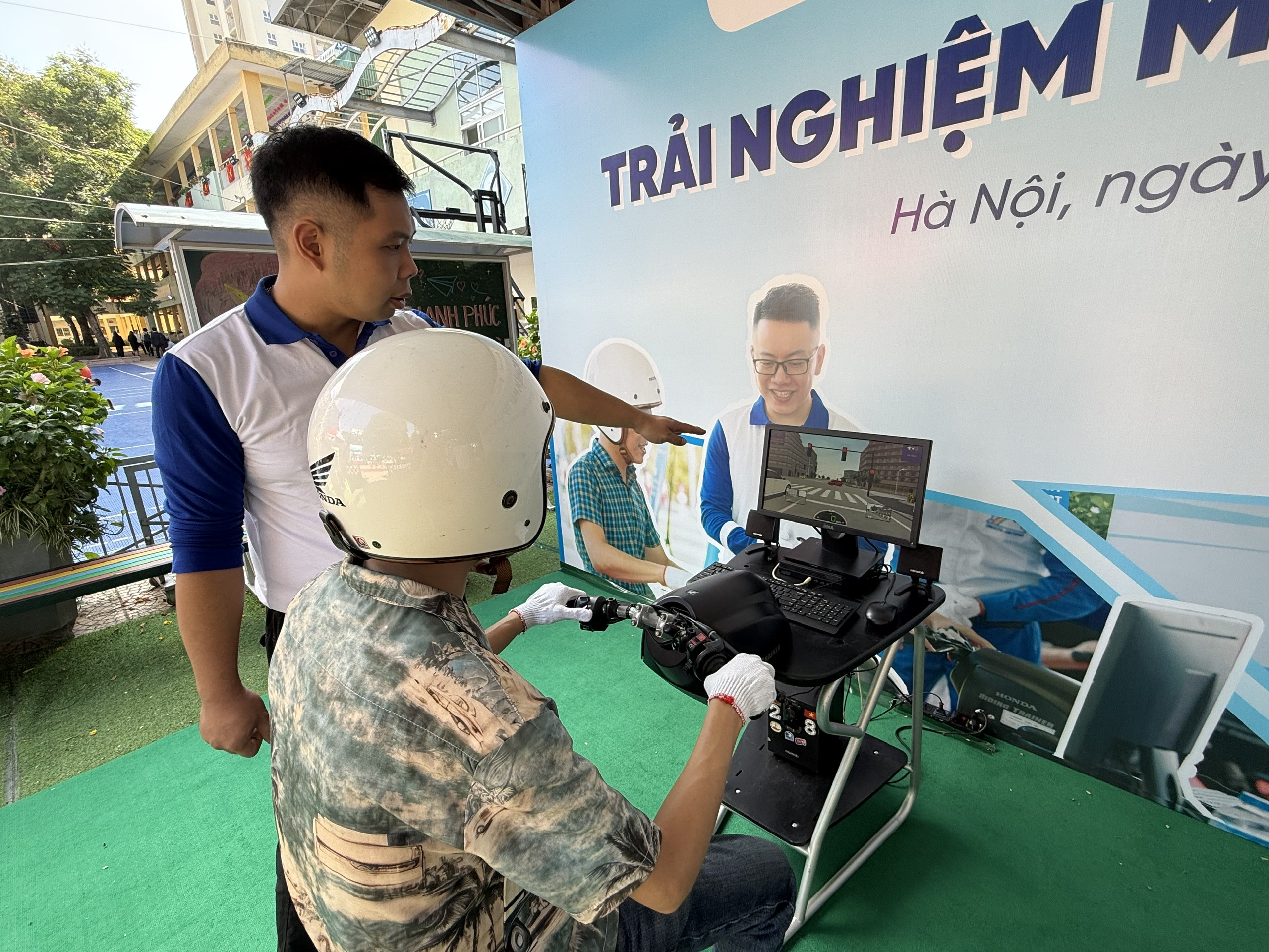 Trao 1,8 triệu mũ bảo hiểm bảo vệ học sinh lớp 1 toàn quốc - Ảnh 13.