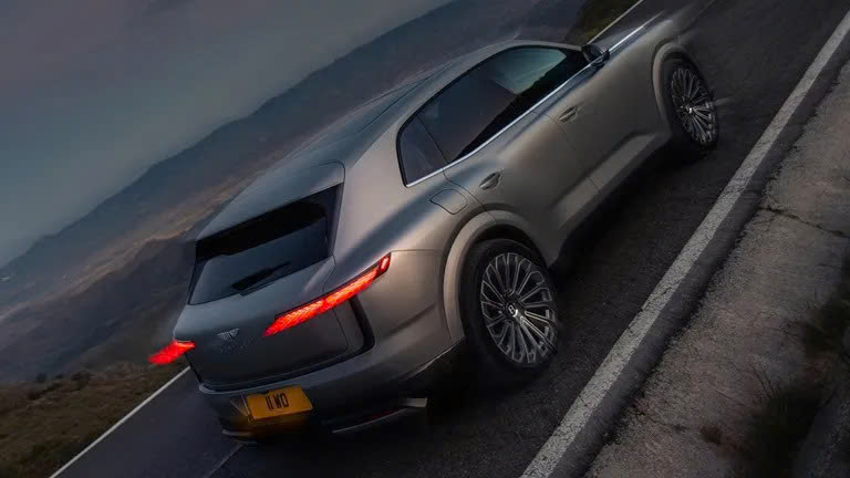 SUV điện đầu tiên của Bentley gắn 76 viên pha lê- Ảnh 12.