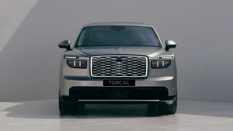 SUV điện đầu tiên của Bentley gắn 76 viên pha lê- Ảnh 1.