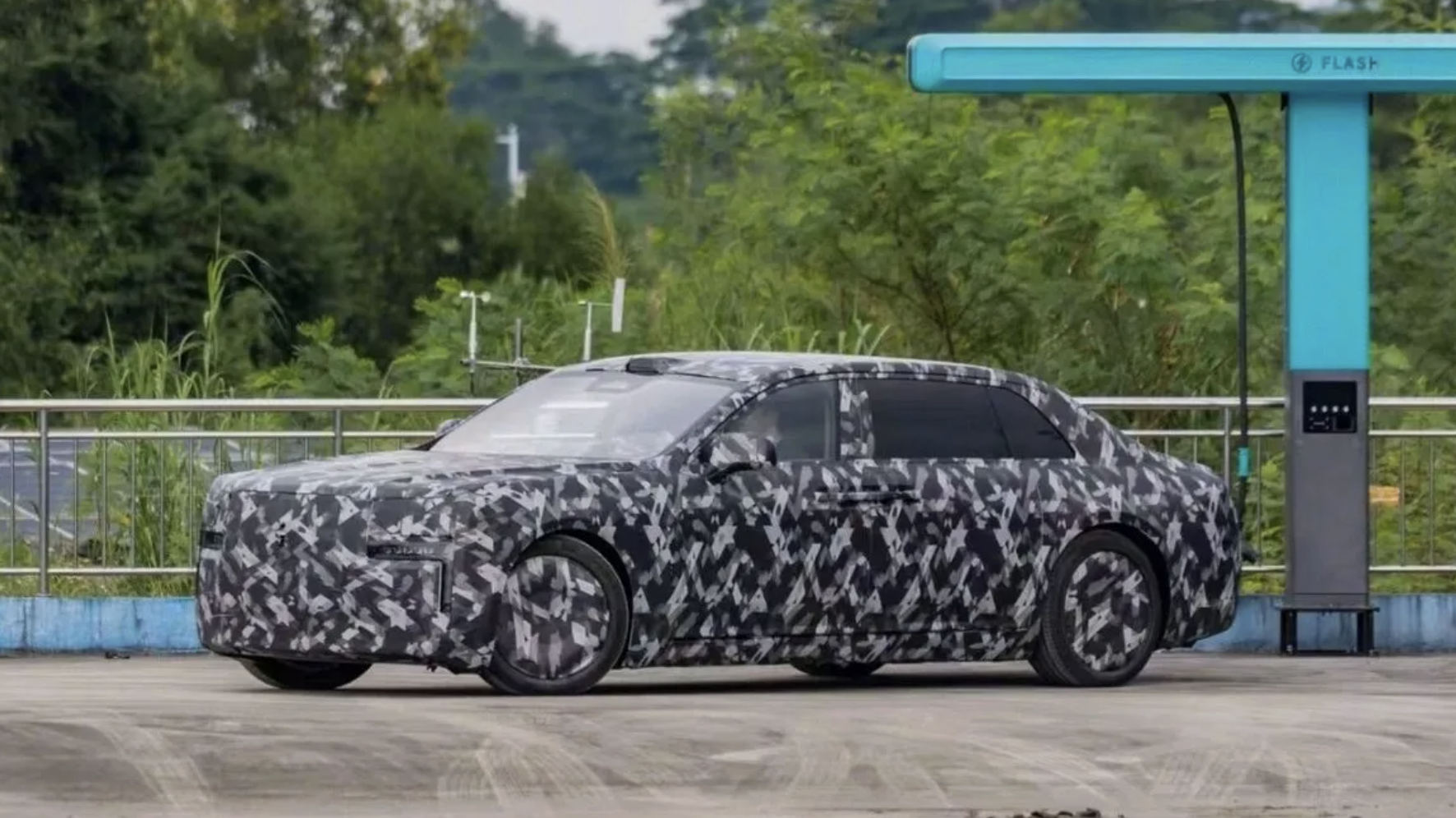 BYD sắp ra mắt xe siêu sang đấu Rolls-Royce Phantom- Ảnh 1.