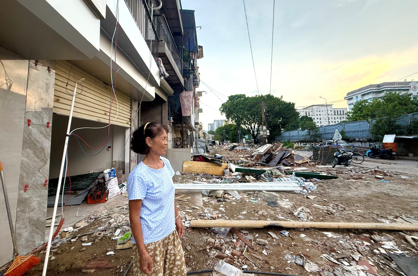 Bài 2: Người dân không chỉ lo “nơi ăn, chốn ở” mà còn là sinh kế hàng ngày - Ảnh 2.