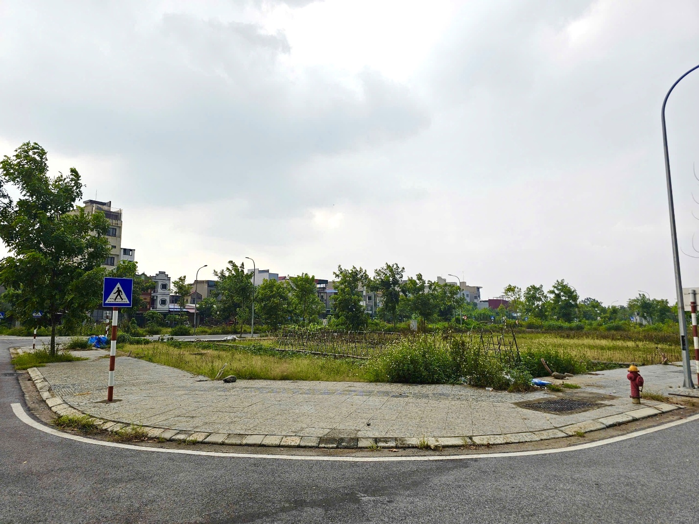 Bài 2: Người dân không chỉ lo “nơi ăn, chốn ở” mà còn là sinh kế hàng ngày - Ảnh 4.