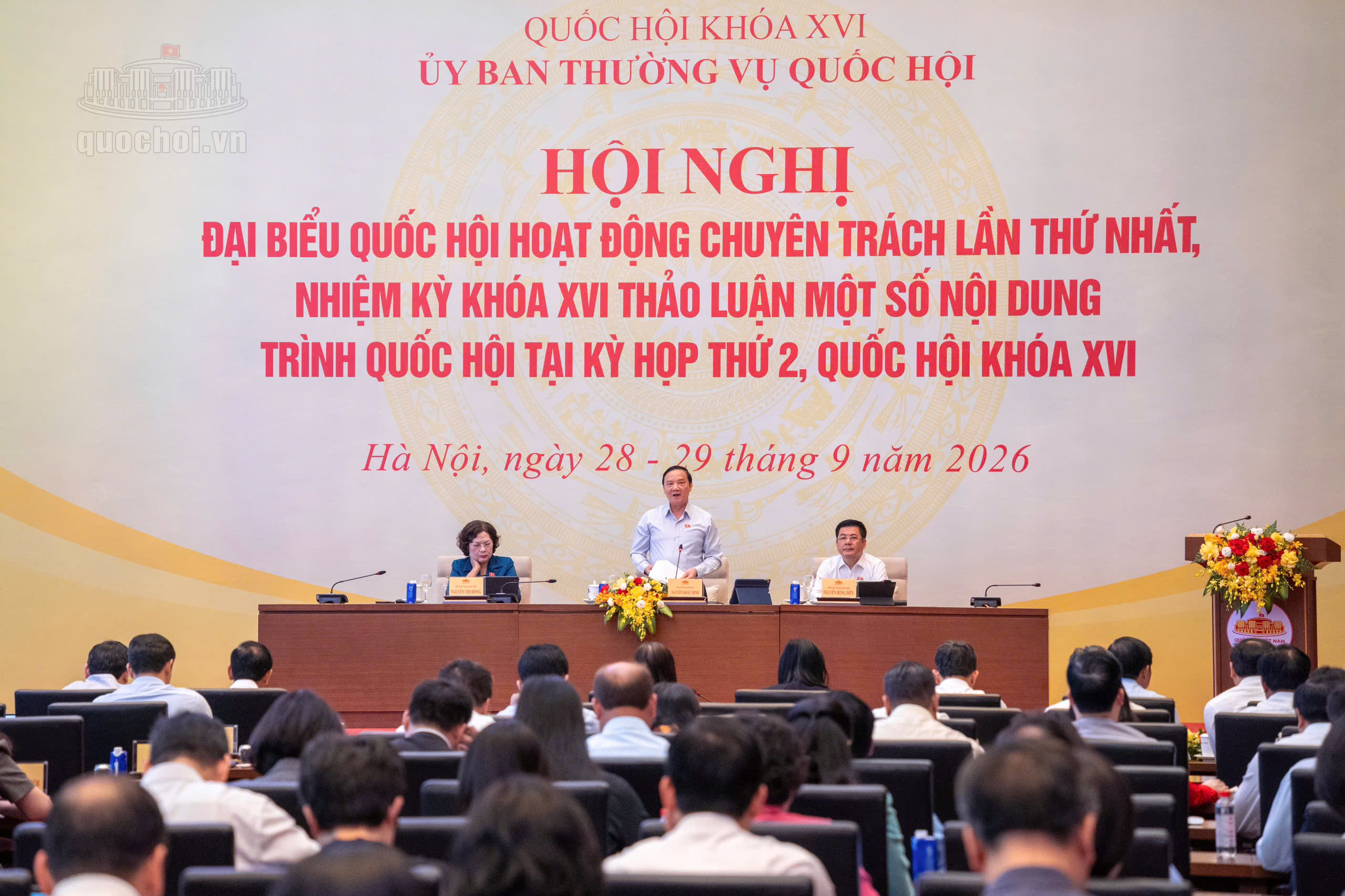 Cân nhắc việc dừng xuất cảnh, cắt điện, nước trong xử phạt vi phạm hành chính - Ảnh 1.