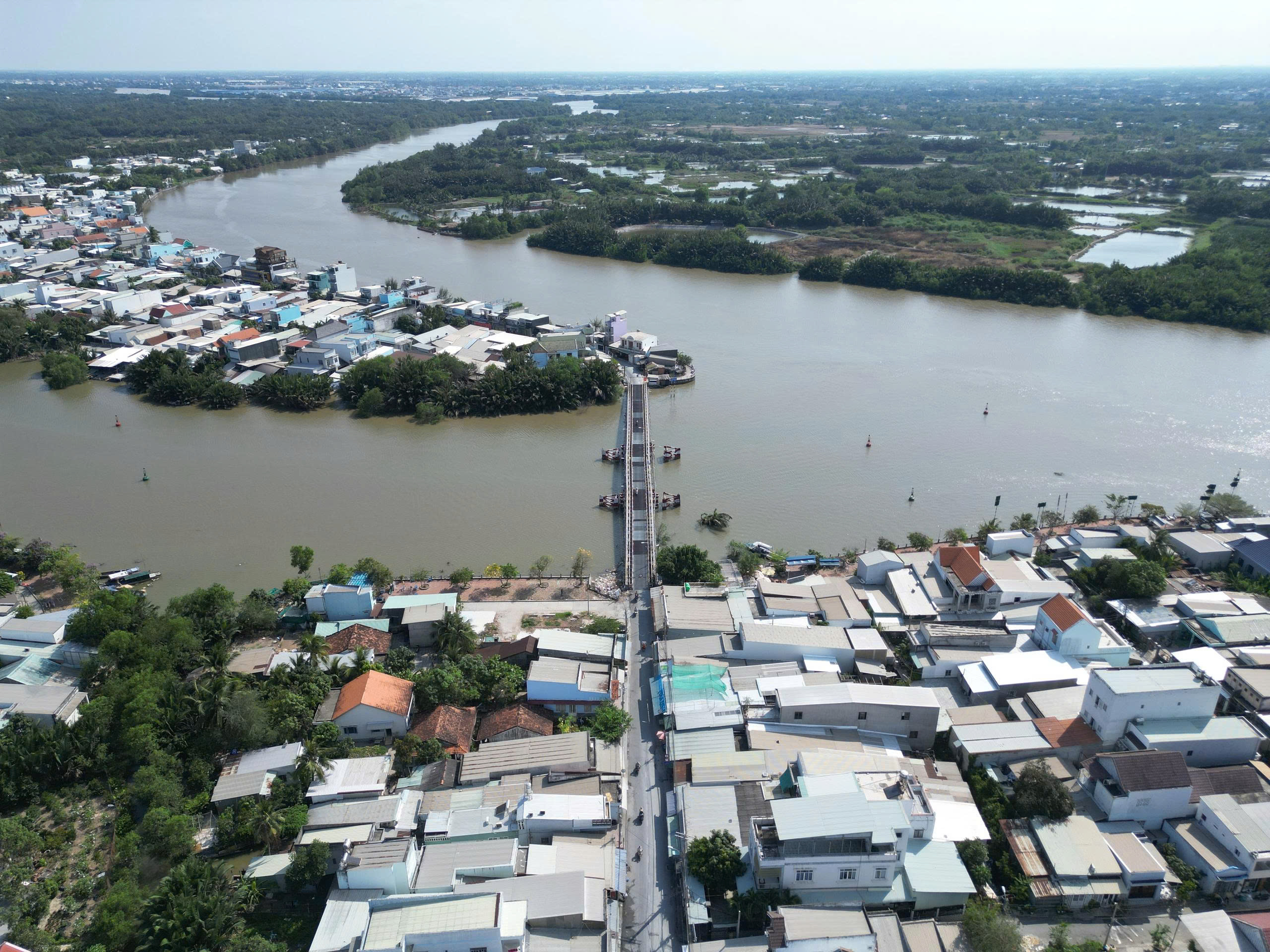 Cận cảnh cầu sắt hơn 50 năm tuổi nối TP.HCM - Tây Ninh sắp được xây mới - Ảnh 1.