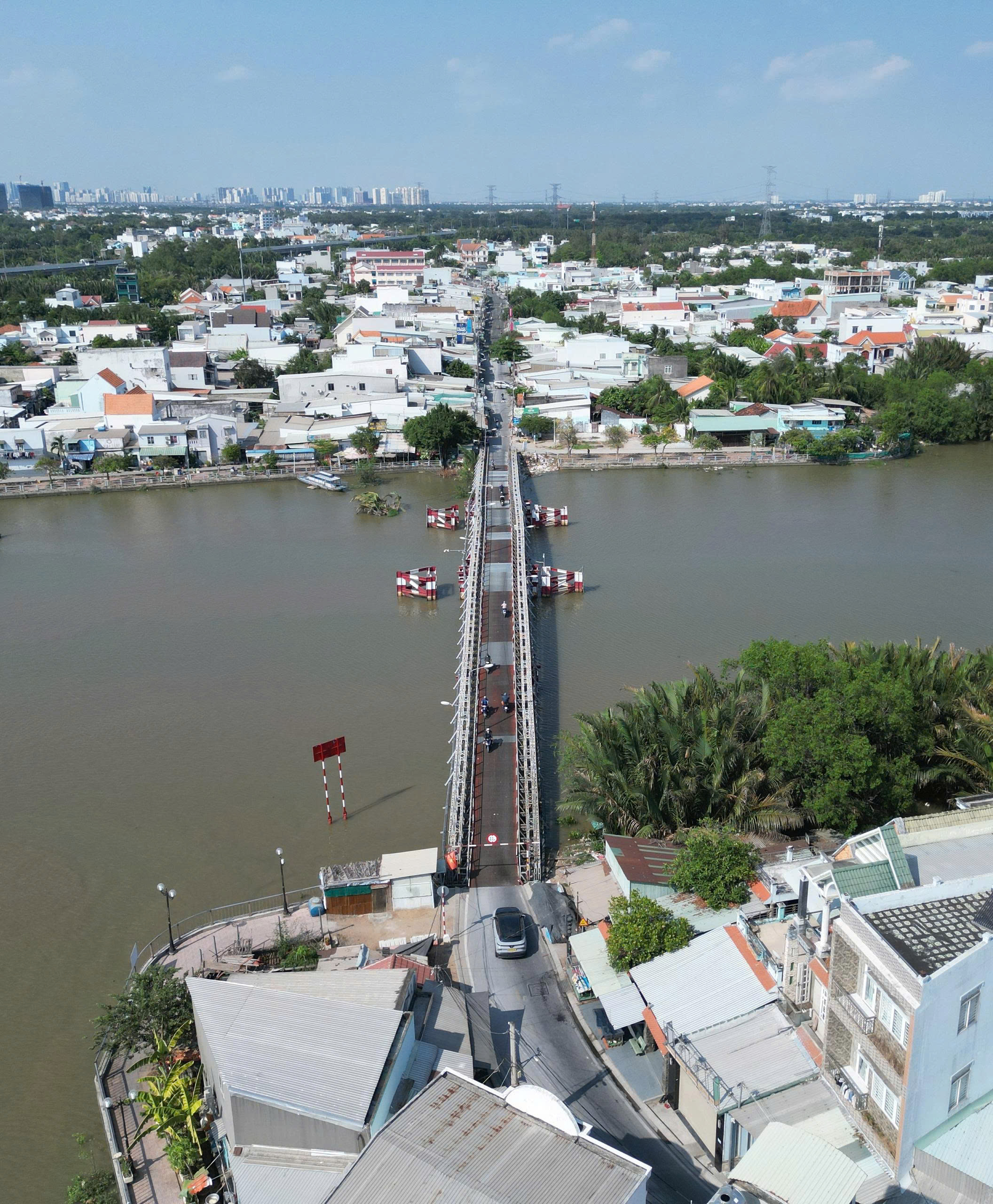 Cận cảnh cầu sắt hơn 50 năm tuổi nối TP.HCM - Tây Ninh sắp được xây mới - Ảnh 2.