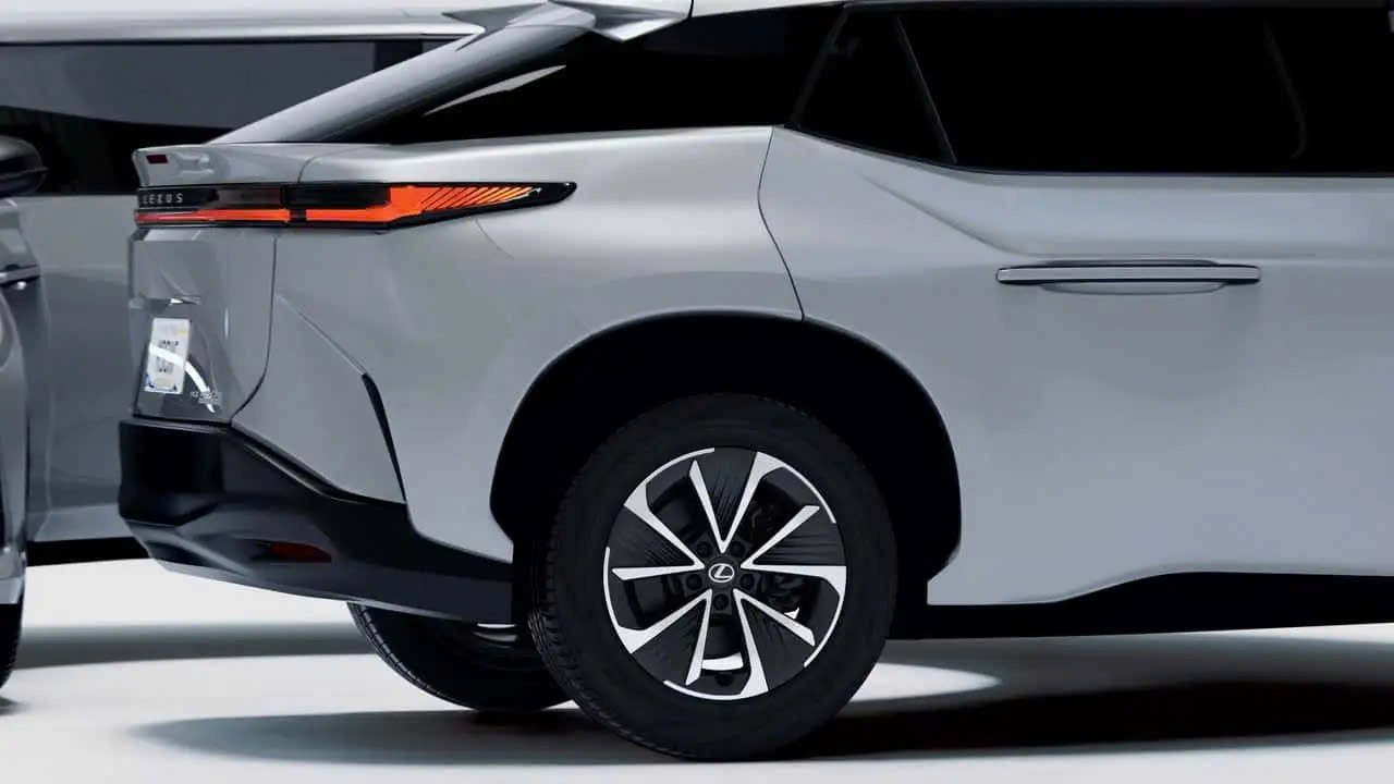 Lexus biến hai SUV thành tác phẩm điêu khắc - Ảnh 6.