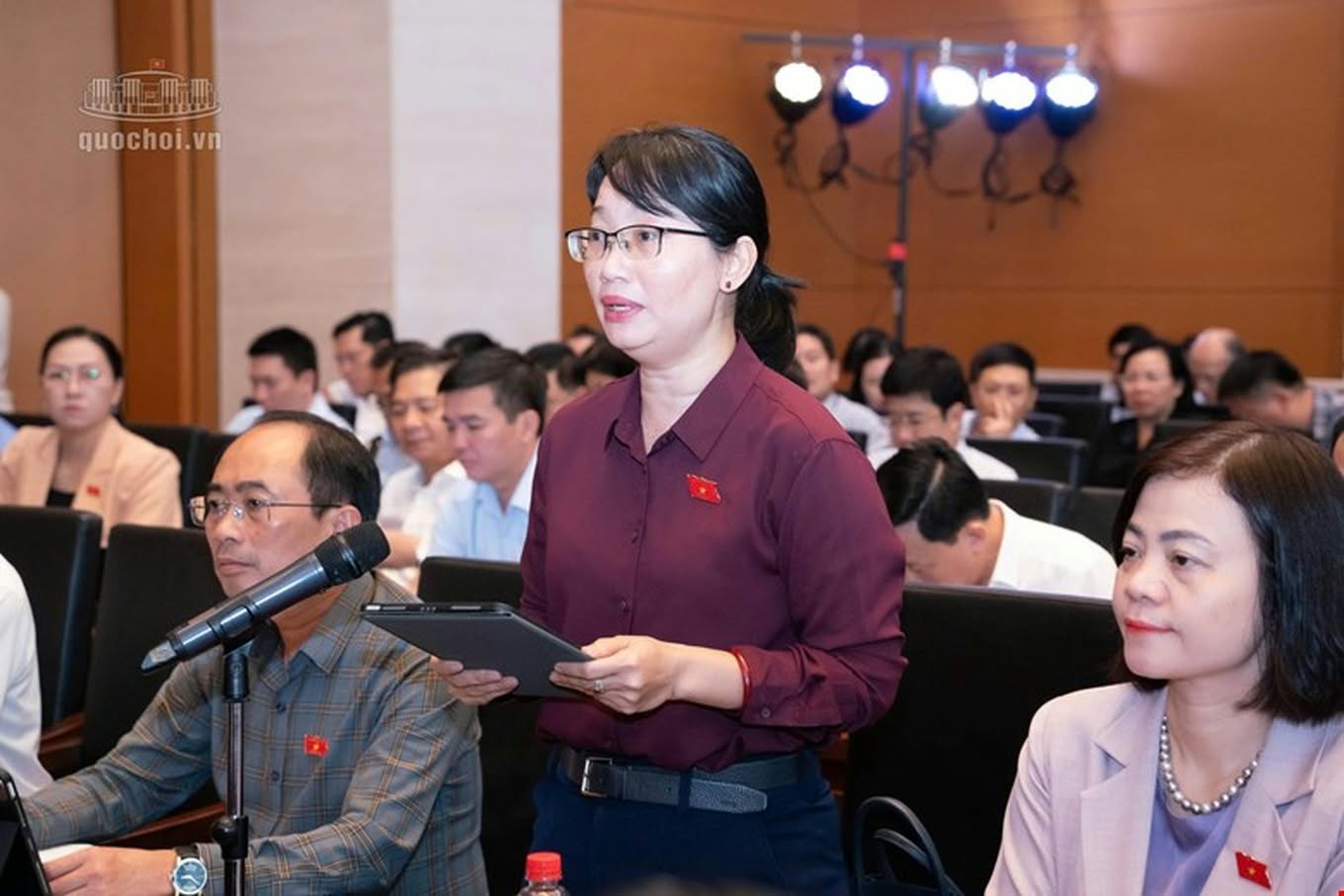 Đại biểu Quốc hội đề nghị đưa t&agrave;i xế c&ocirc;ng nghệ, shipper tham gia bảo hiểm x&atilde; hội bắt buộc - Ảnh 1.