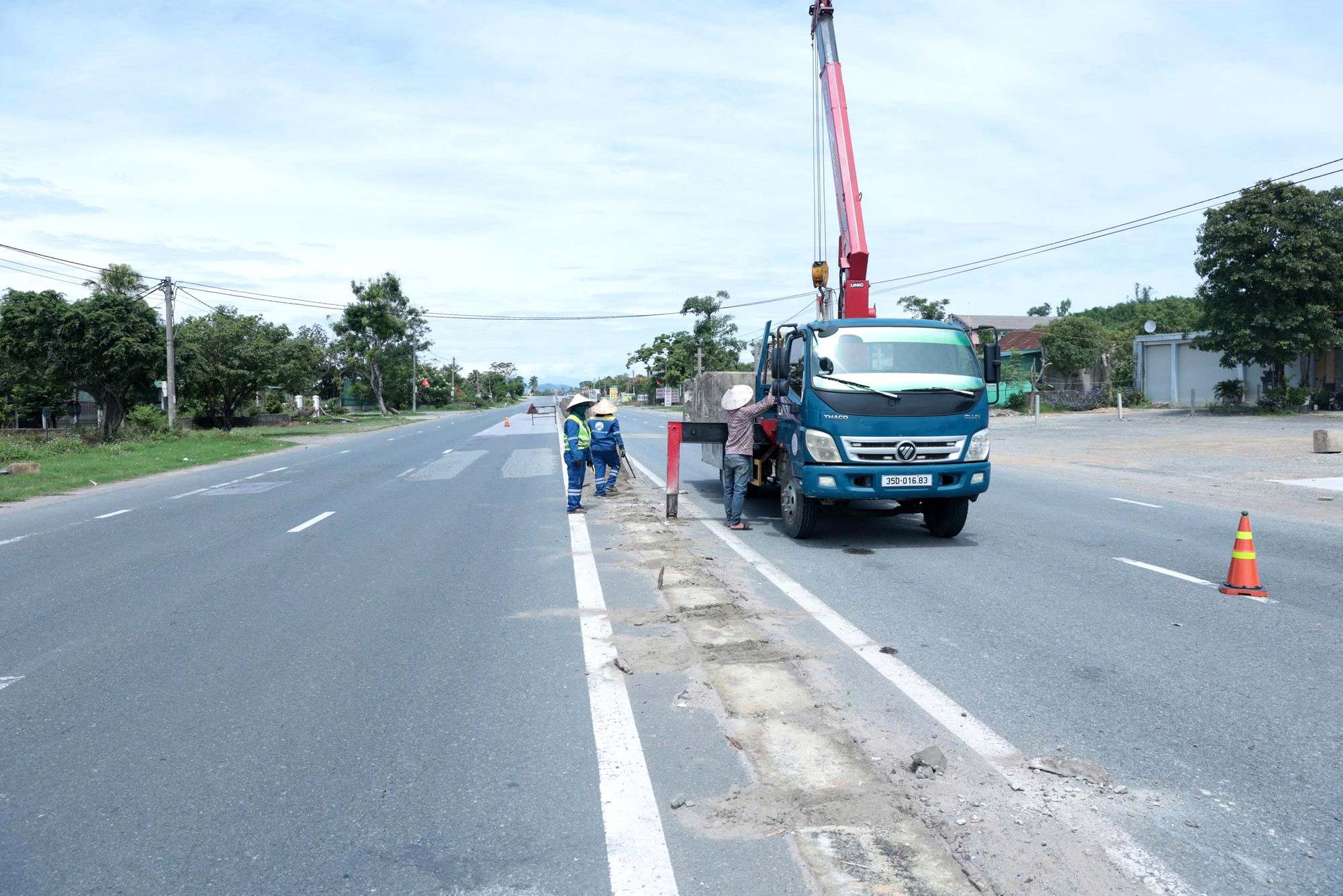 Điểm mở dải ph&acirc;n c&aacute;ch tr&ecirc;n QL1 qua H&agrave; Tĩnh tạo giao cắt nguy hiểm, tiềm ẩn nguy cơ tai nạn- Ảnh 4.