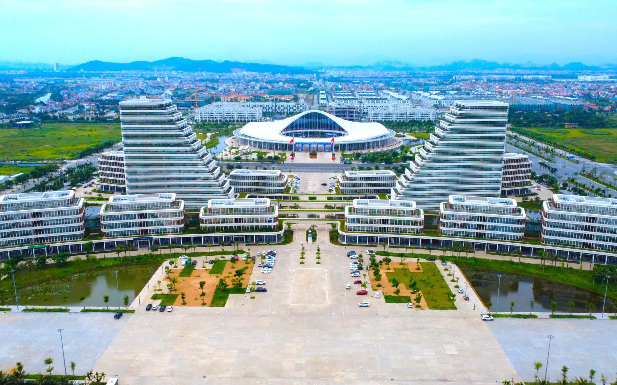 Quảng Ninh: Tăng trưởng kinh tế (GRDP) 9 tháng năm 2026 dẫn đầu cả nước- Ảnh 3.