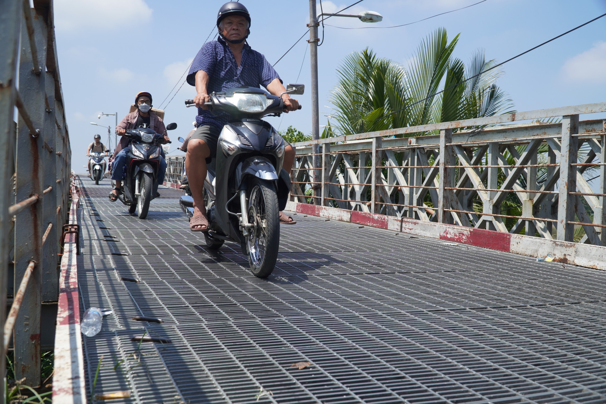 Cận cảnh cầu sắt hơn 50 năm tuổi nối TP.HCM - Tây Ninh sắp được xây mới - Ảnh 9.