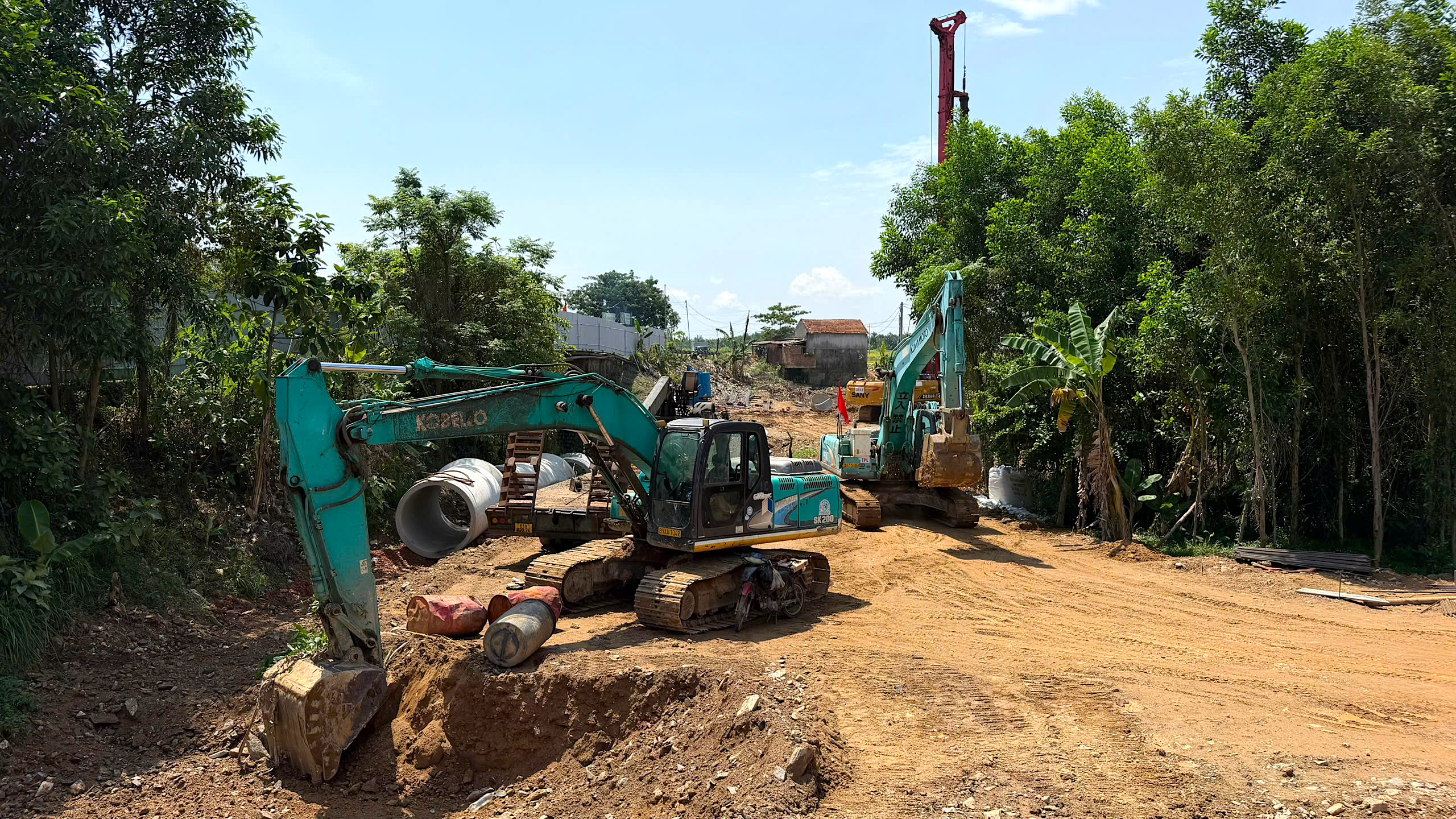 Quảng Ng&atilde;i tăng tốc n&acirc;ng cấp, mở rộng Quốc lộ 24B - Ảnh 14.