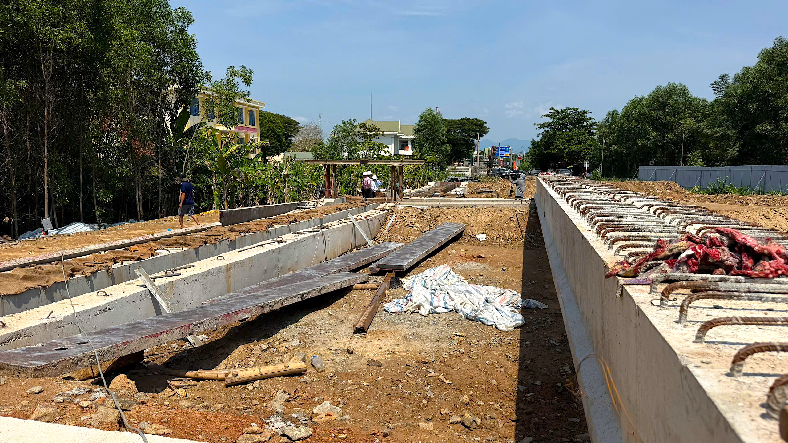 Quảng Ng&atilde;i tăng tốc n&acirc;ng cấp, mở rộng Quốc lộ 24B - Ảnh 13.