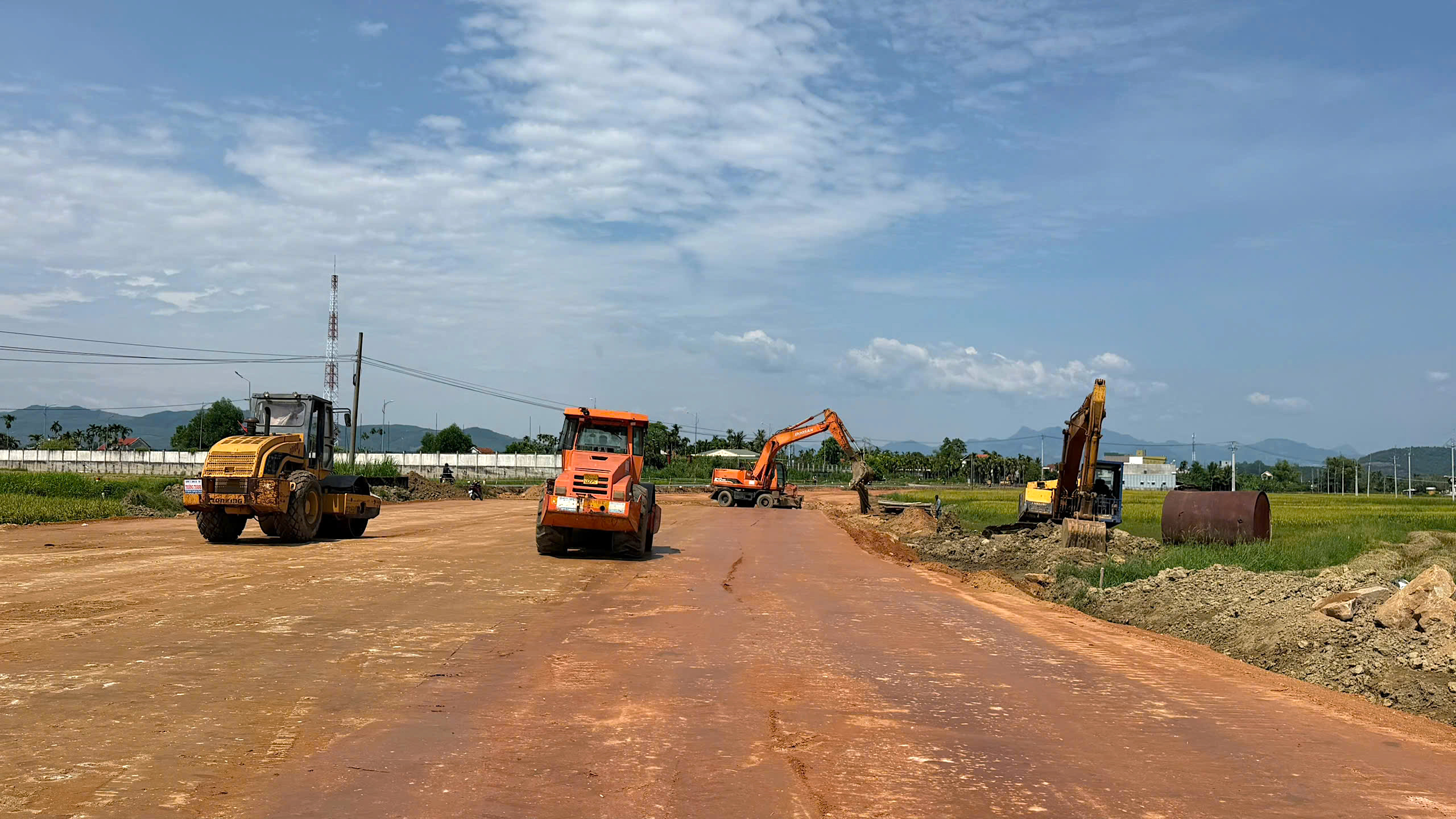 Quảng Ng&atilde;i tăng tốc n&acirc;ng cấp, mở rộng Quốc lộ 24B - Ảnh 1.