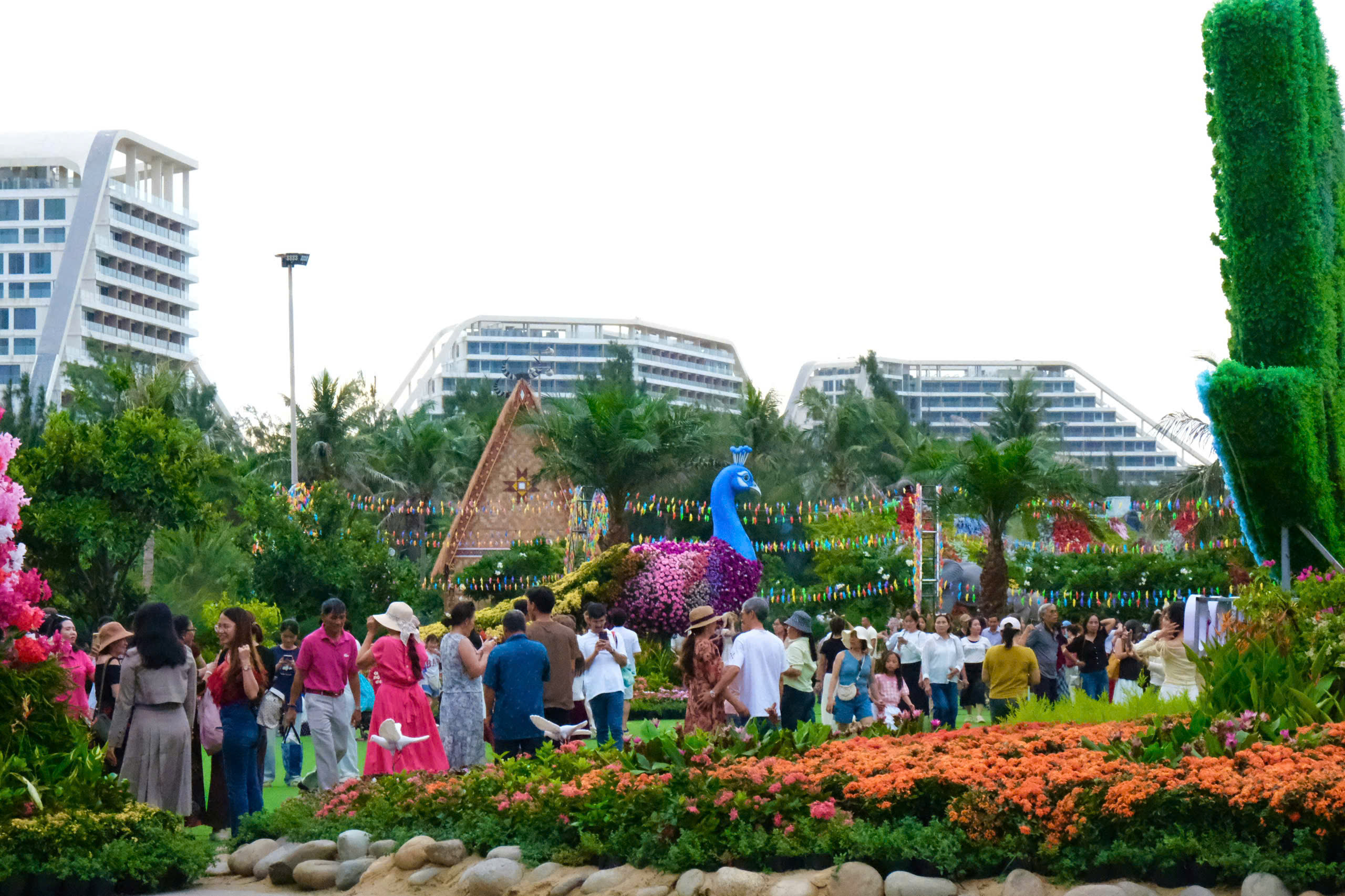Miền Trung: Du lịch bội thu trong 5 ng&agrave;y lễ 2/9 - Ảnh 4.