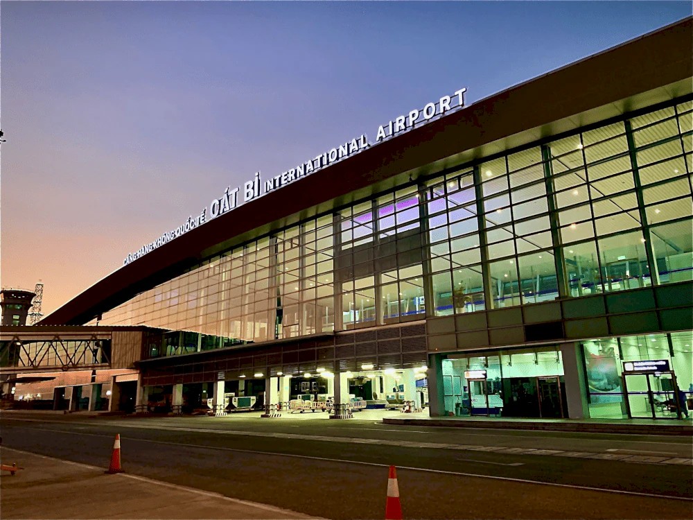 Vật thể bay phát sáng xuất hiện gần Cát Bi, 3 chuyến bay phải chuyển hướng hạ cánh - Ảnh 1.