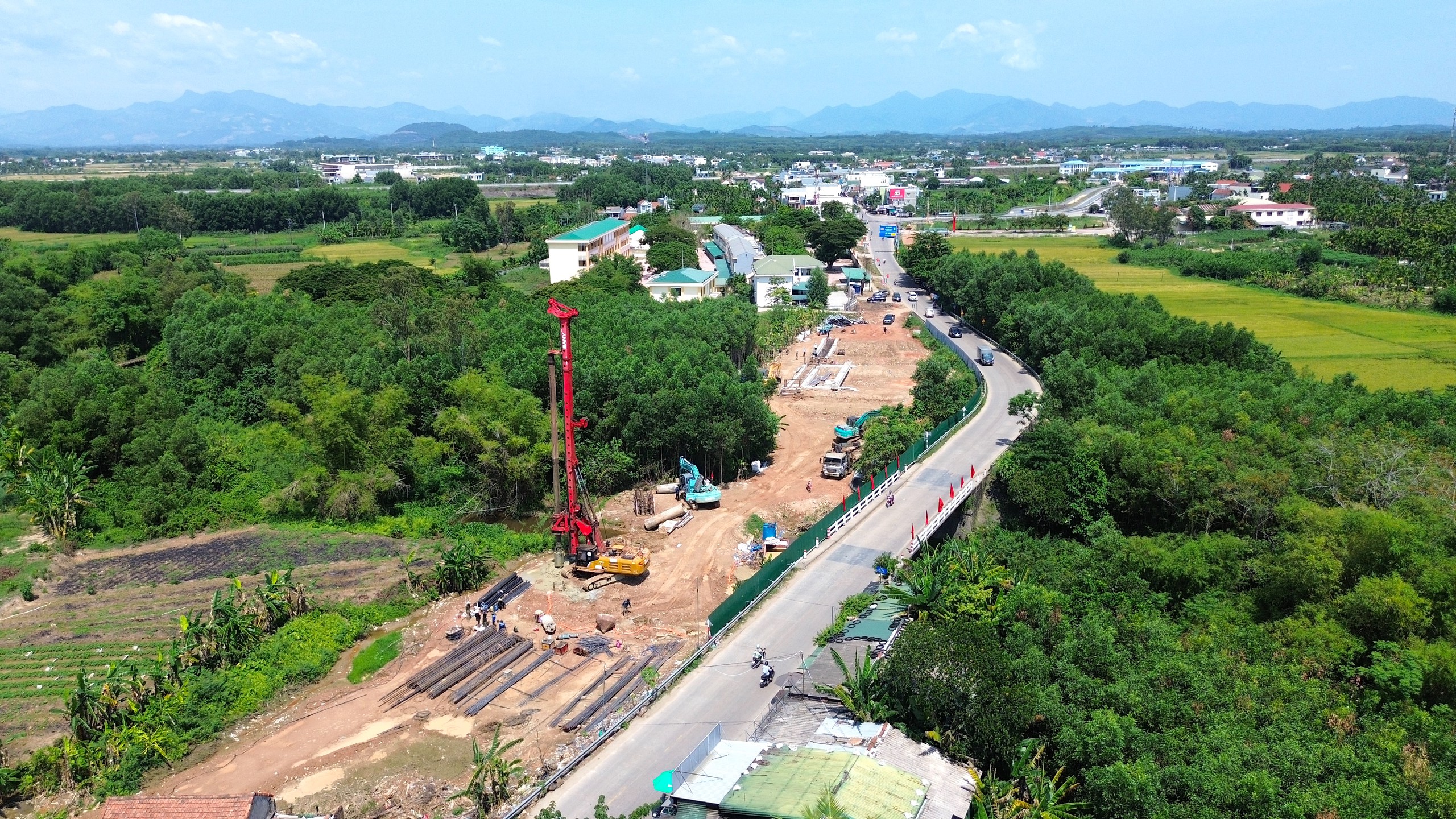 Quảng Ng&atilde;i tăng tốc n&acirc;ng cấp, mở rộng Quốc lộ 24B - Ảnh 12.
