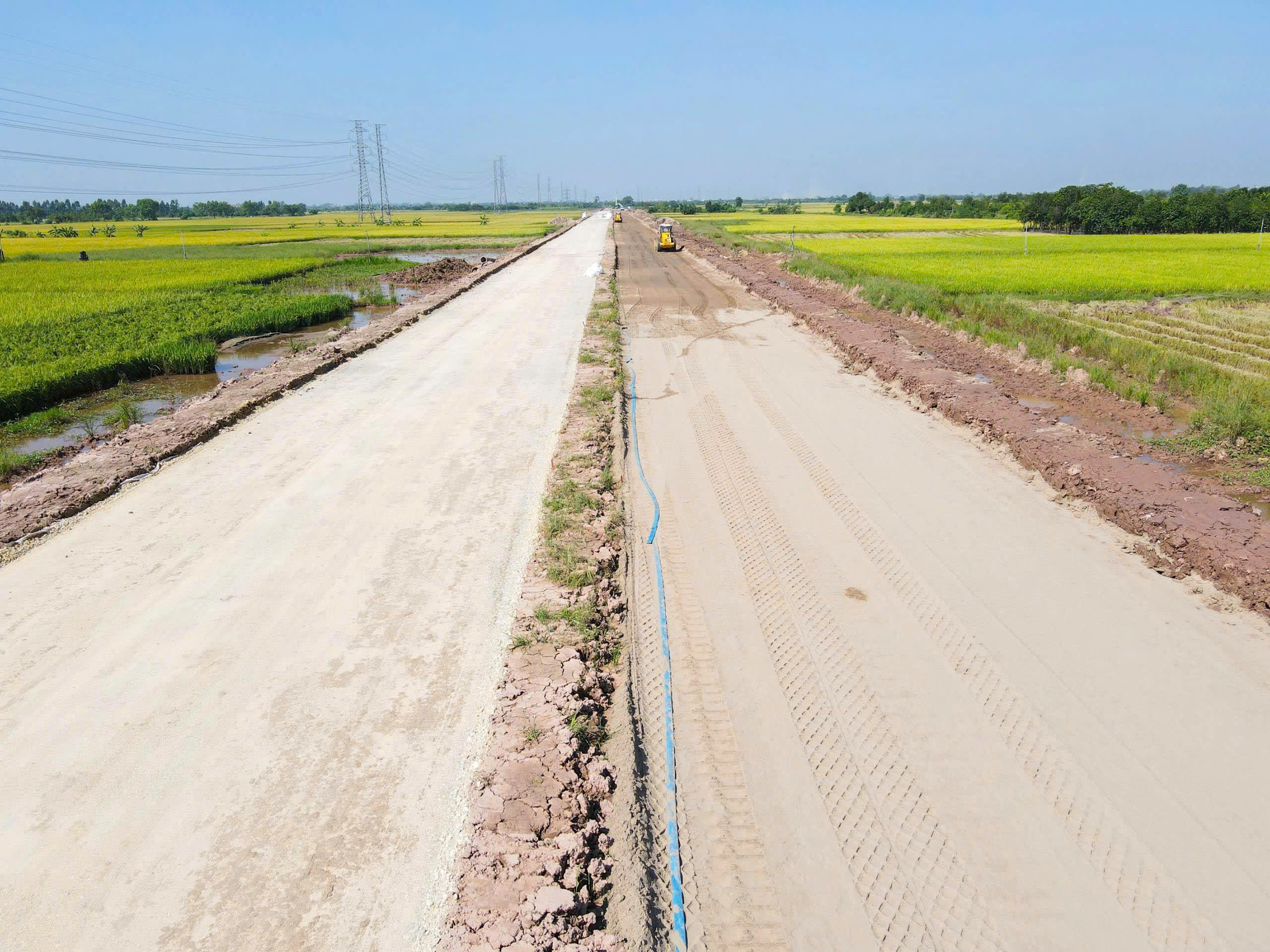 Cận cảnh đường gần 600 tỷ đồng lỡ hẹn về đ&iacute;ch sau 2 năm thi c&ocirc;ng ở Hưng Y&ecirc;n- Ảnh 12.