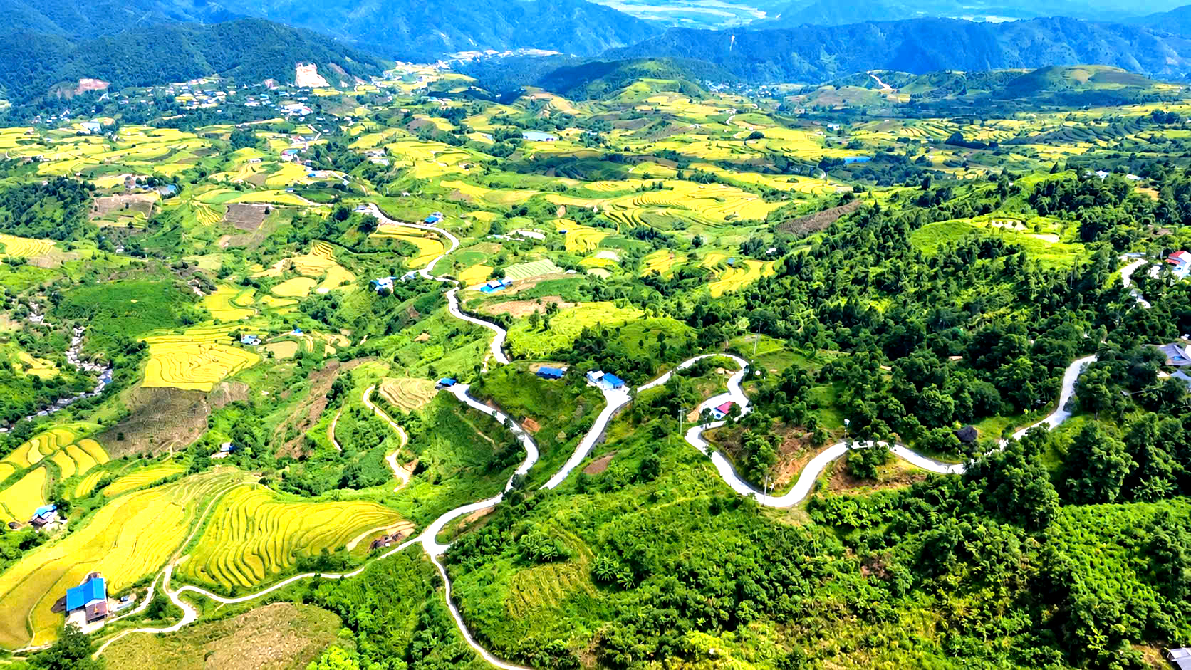 Kh&aacute;m ph&aacute; bản người M&ocirc;ng đẹp như tranh, giữa d&atilde;y n&uacute;i Ho&agrave;ng Li&ecirc;n Sơn h&ugrave;ng vĩ- Ảnh 2.