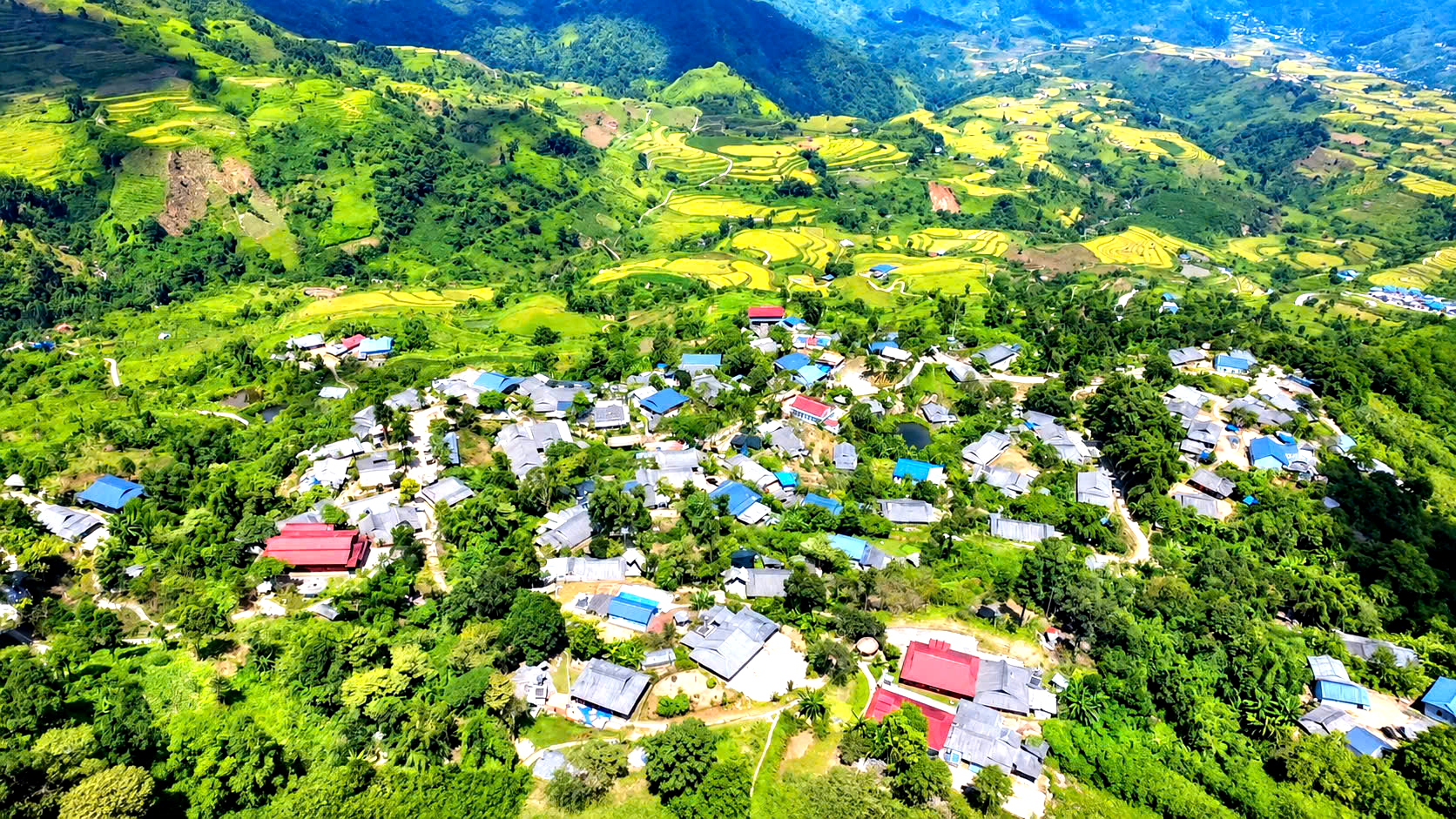 Kh&aacute;m ph&aacute; bản người M&ocirc;ng đẹp như tranh, giữa d&atilde;y n&uacute;i Ho&agrave;ng Li&ecirc;n Sơn h&ugrave;ng vĩ- Ảnh 1.