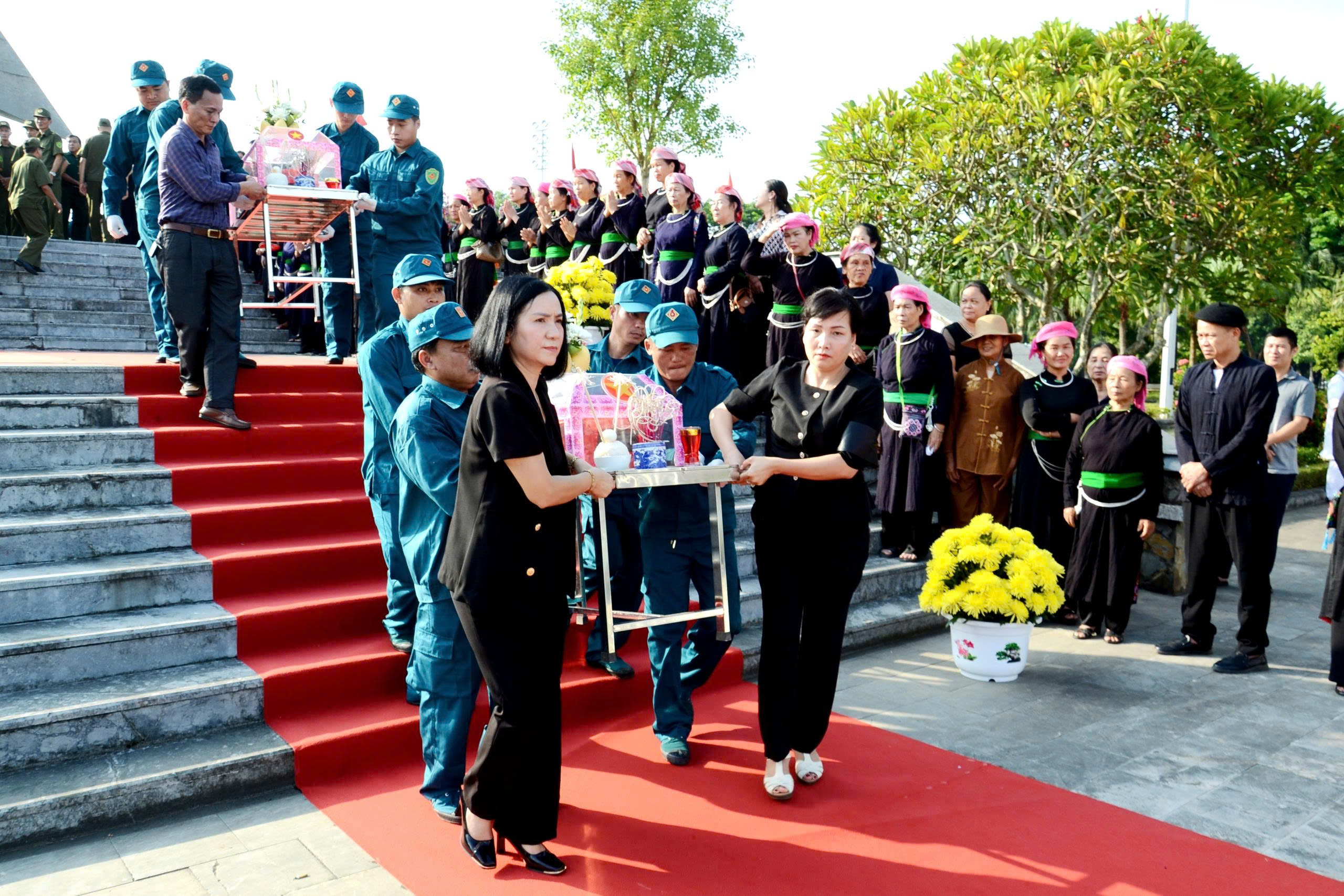 X&uacute;c động lễ truy điệu v&agrave; an t&aacute;ng 71 h&agrave;i cốt liệt sĩ ở L&agrave;o Cai- Ảnh 8.