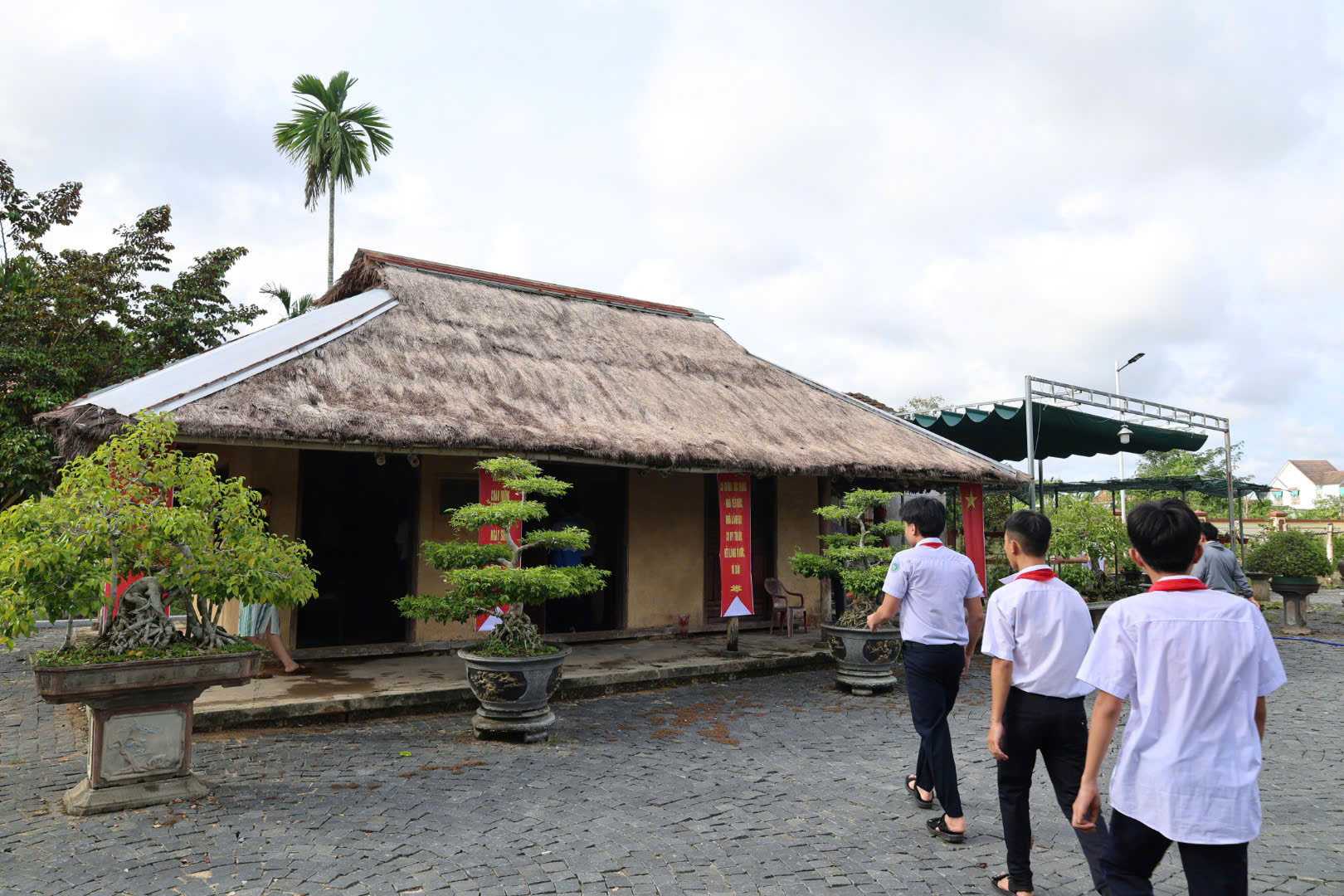 Thăm ng&ocirc;i nh&agrave; cụ Huỳnh Th&uacute;c Kh&aacute;ng từng sống, cống hiến đến cuối đời ở Quảng Ng&atilde;i- Ảnh 1.