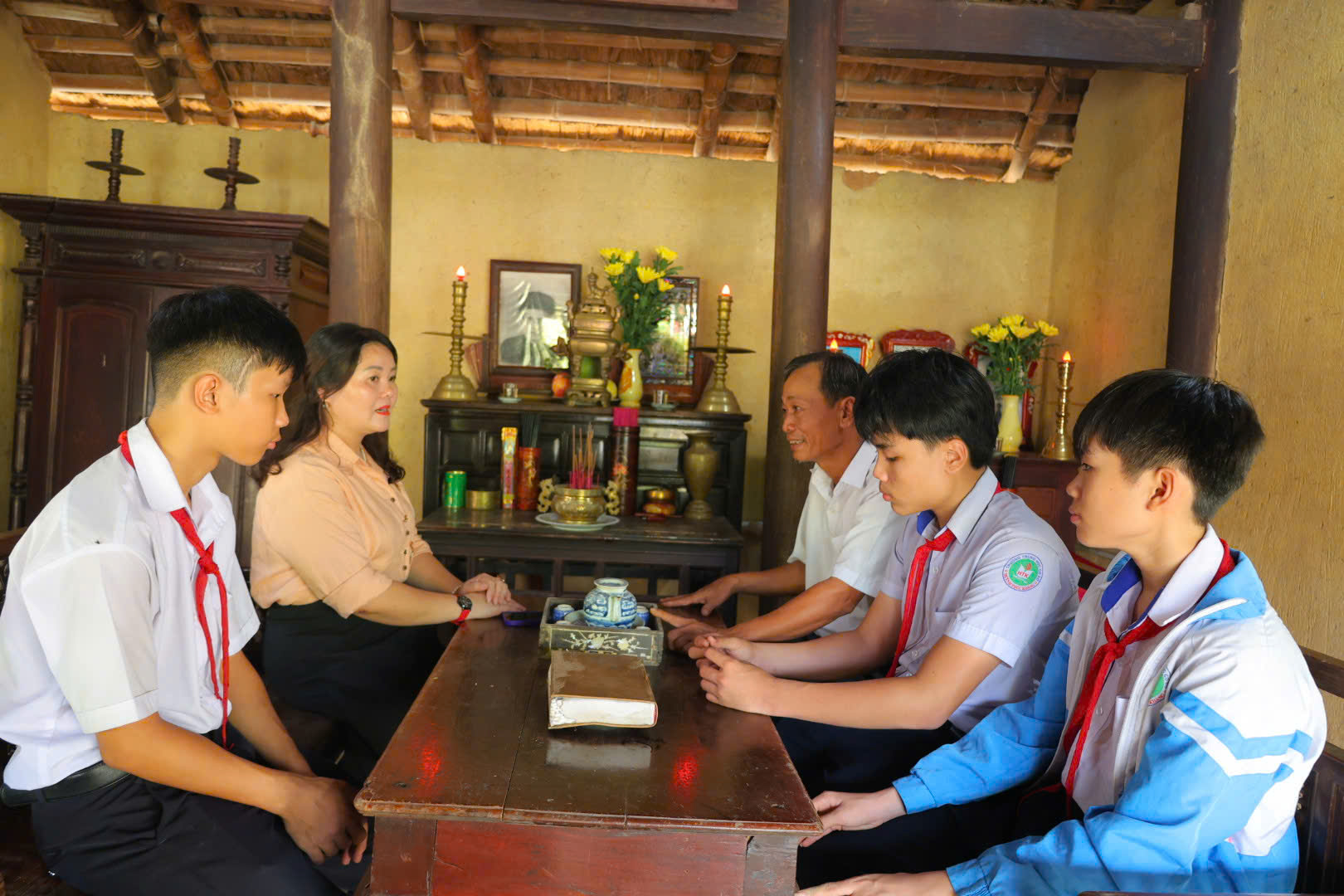 Thăm ng&ocirc;i nh&agrave; cụ Huỳnh Th&uacute;c Kh&aacute;ng từng sống, cống hiến đến cuối đời ở Quảng Ng&atilde;i- Ảnh 4.