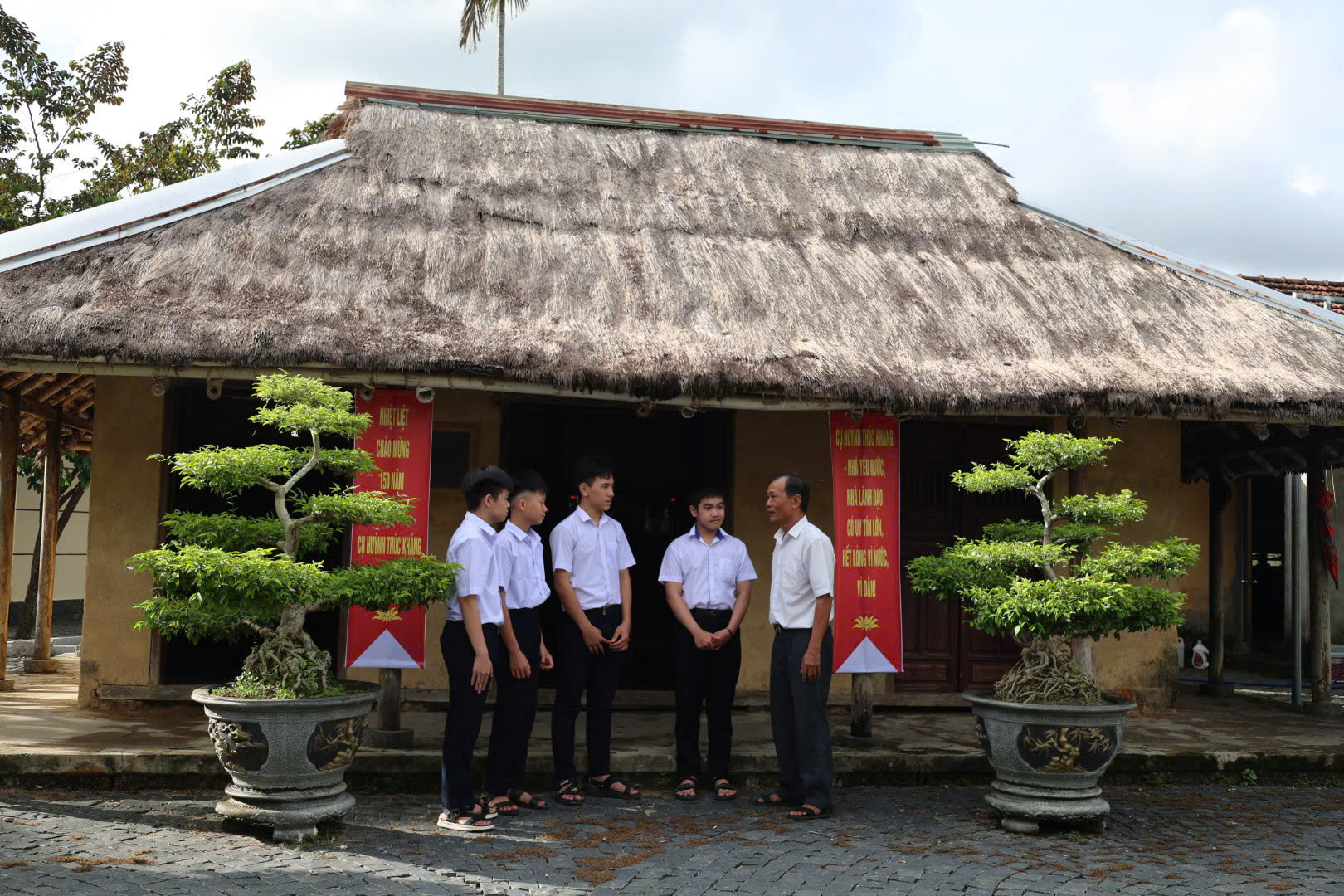 Thăm ng&ocirc;i nh&agrave; cụ Huỳnh Th&uacute;c Kh&aacute;ng từng sống, cống hiến đến cuối đời ở Quảng Ng&atilde;i- Ảnh 2.