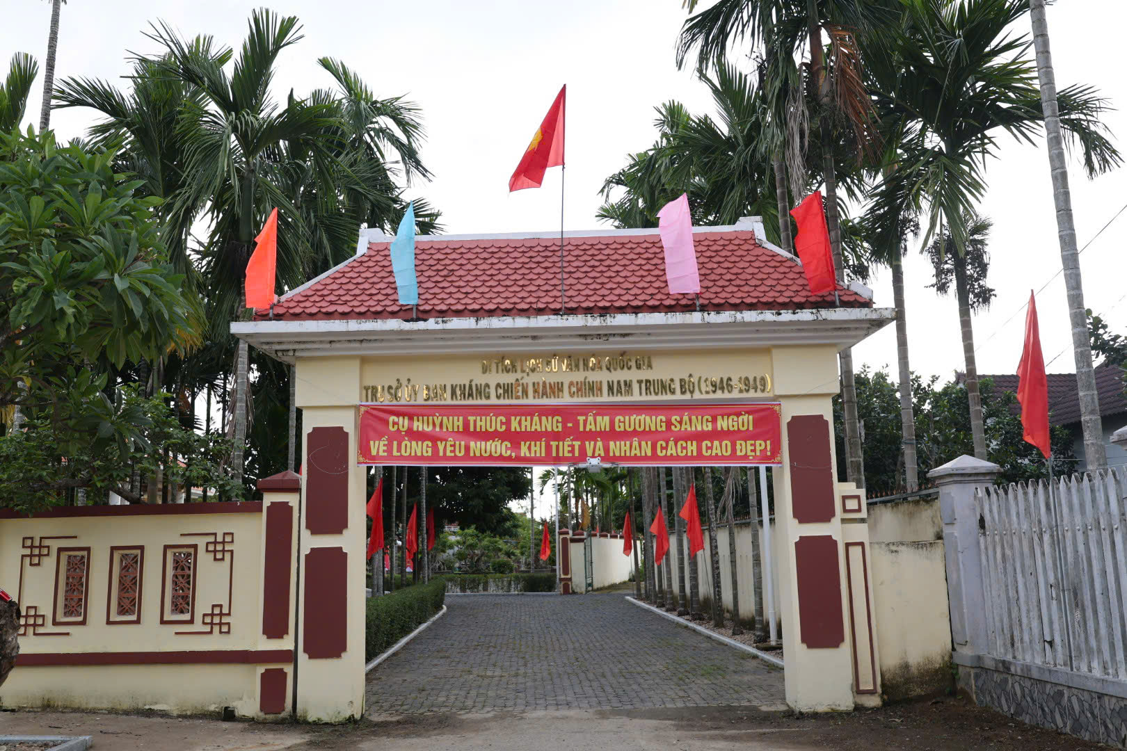 Thăm ng&ocirc;i nh&agrave; cụ Huỳnh Th&uacute;c Kh&aacute;ng từng sống, cống hiến đến cuối đời ở Quảng Ng&atilde;i- Ảnh 10.
