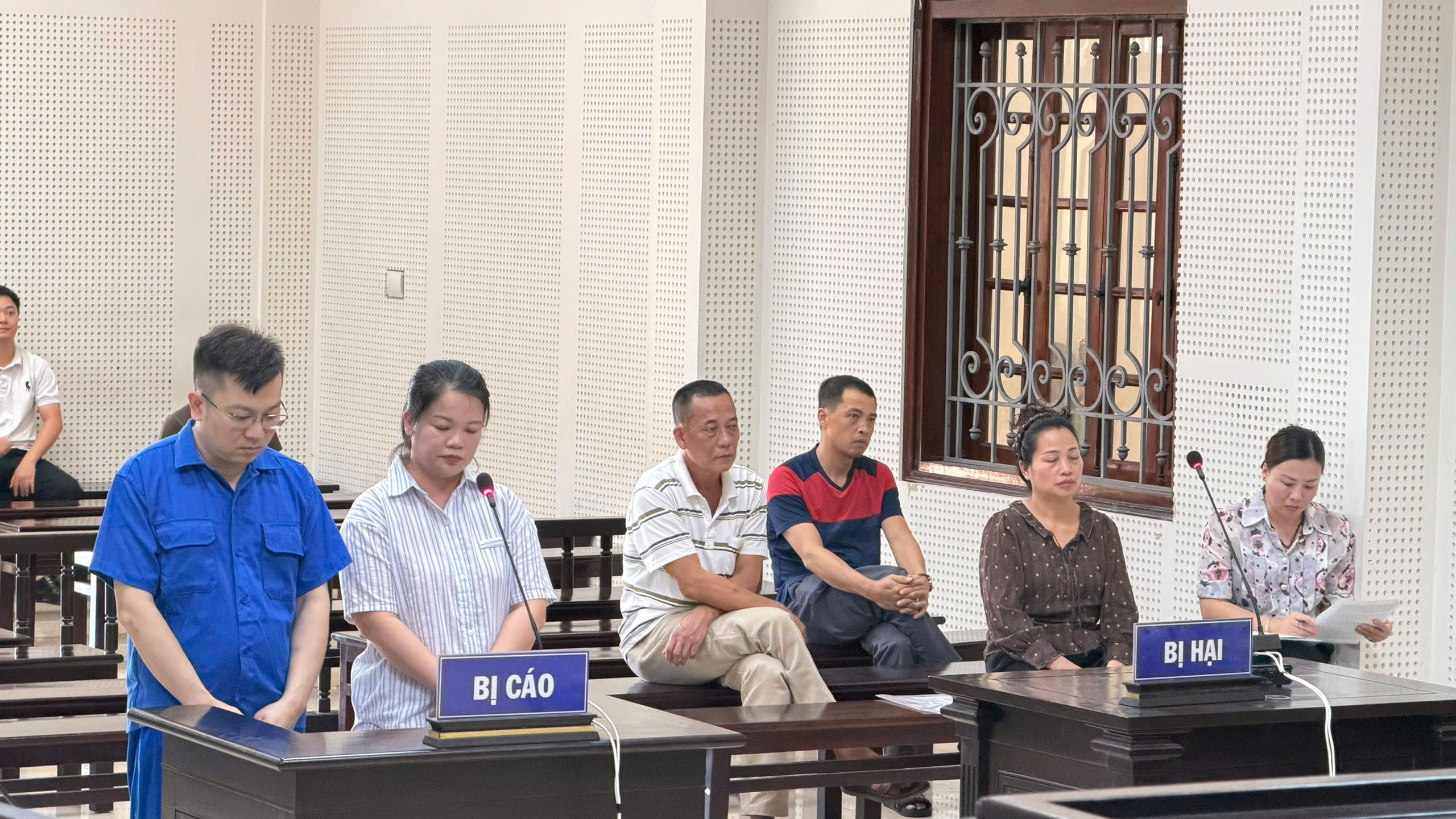 Quảng Ninh: Vợ chồng lĩnh hơn 37 năm t&ugrave; v&igrave; chiếm đoạt hơn 12 tỷ đồng tiền l&agrave;m sổ đỏ- Ảnh 1.