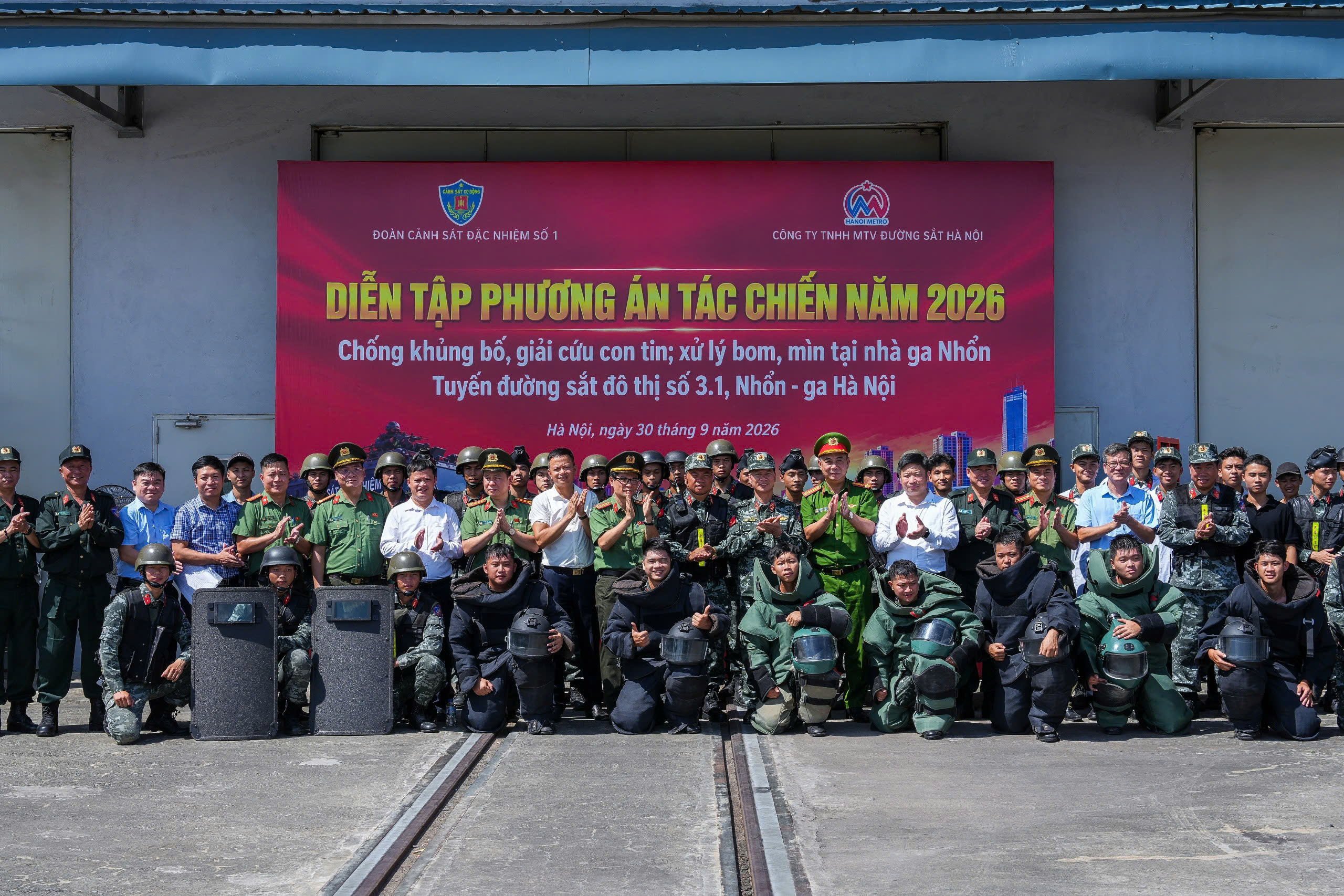 Những t&igrave;nh huống &ldquo;nghẹt thở&rdquo; trong cuộc diễn tập tr&ecirc;n metro H&agrave; Nội- Ảnh 1.