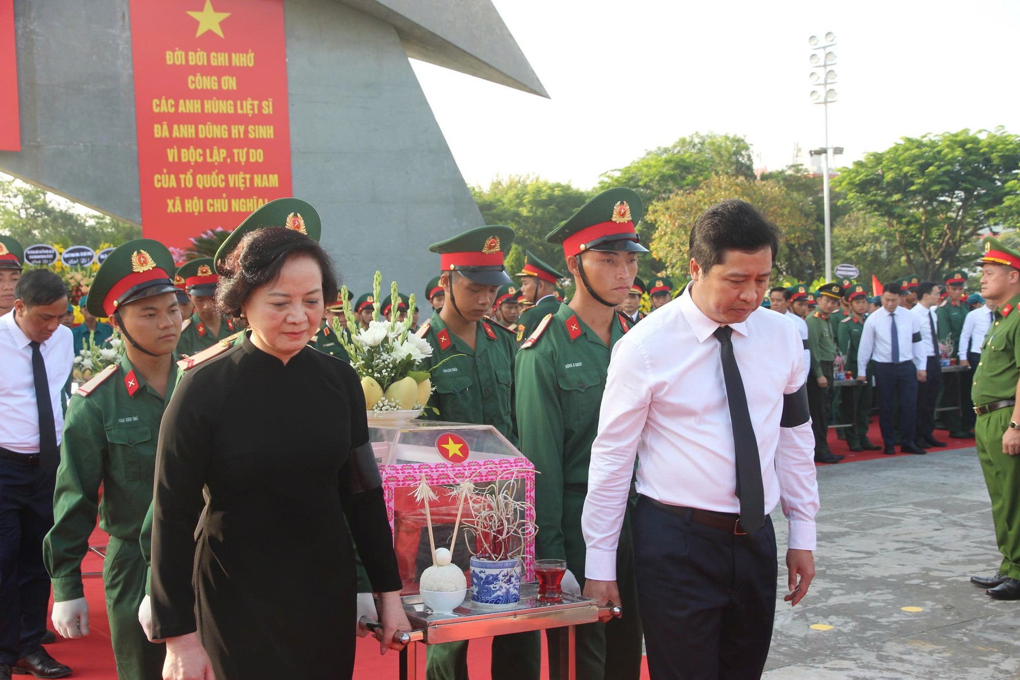 X&uacute;c động lễ truy điệu v&agrave; an t&aacute;ng 71 h&agrave;i cốt liệt sĩ ở L&agrave;o Cai- Ảnh 3.