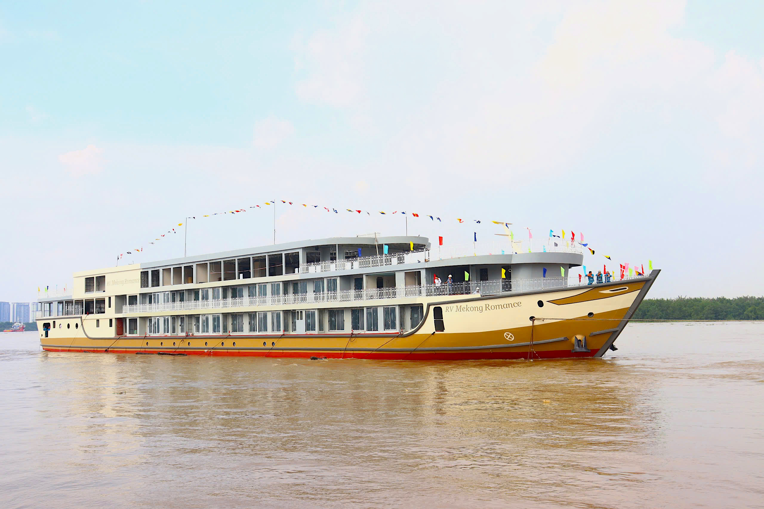 Du thuyền Mekong Romance hạ thủy tại TP.HCM, dự kiến khai th&aacute;c từ năm 2027- Ảnh 1.