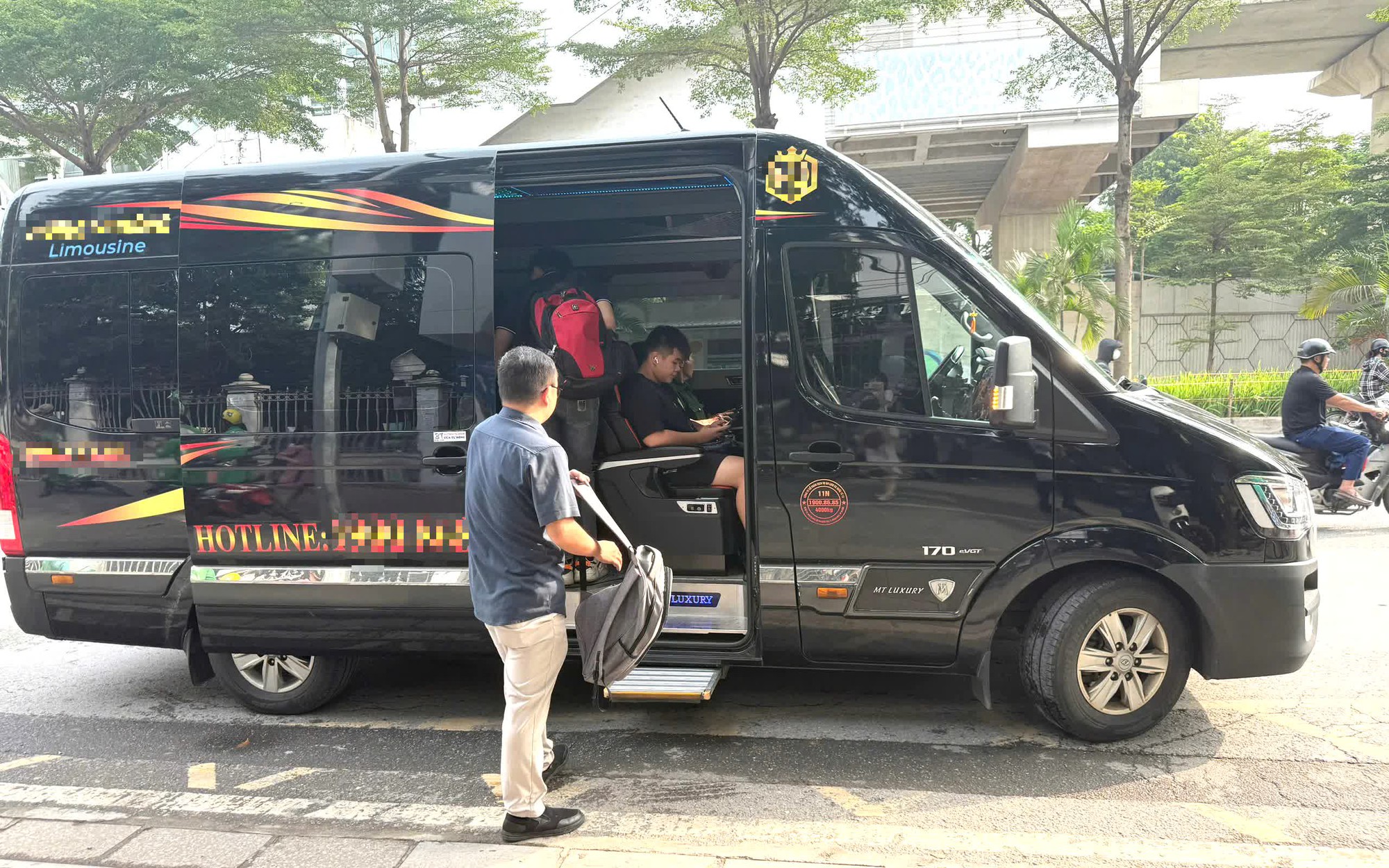 Khánh Hòa: Vượt đường ngang khi đèn đỏ bị camera ghi lại, tài xế ô tô lĩnh phạt- Ảnh 3.