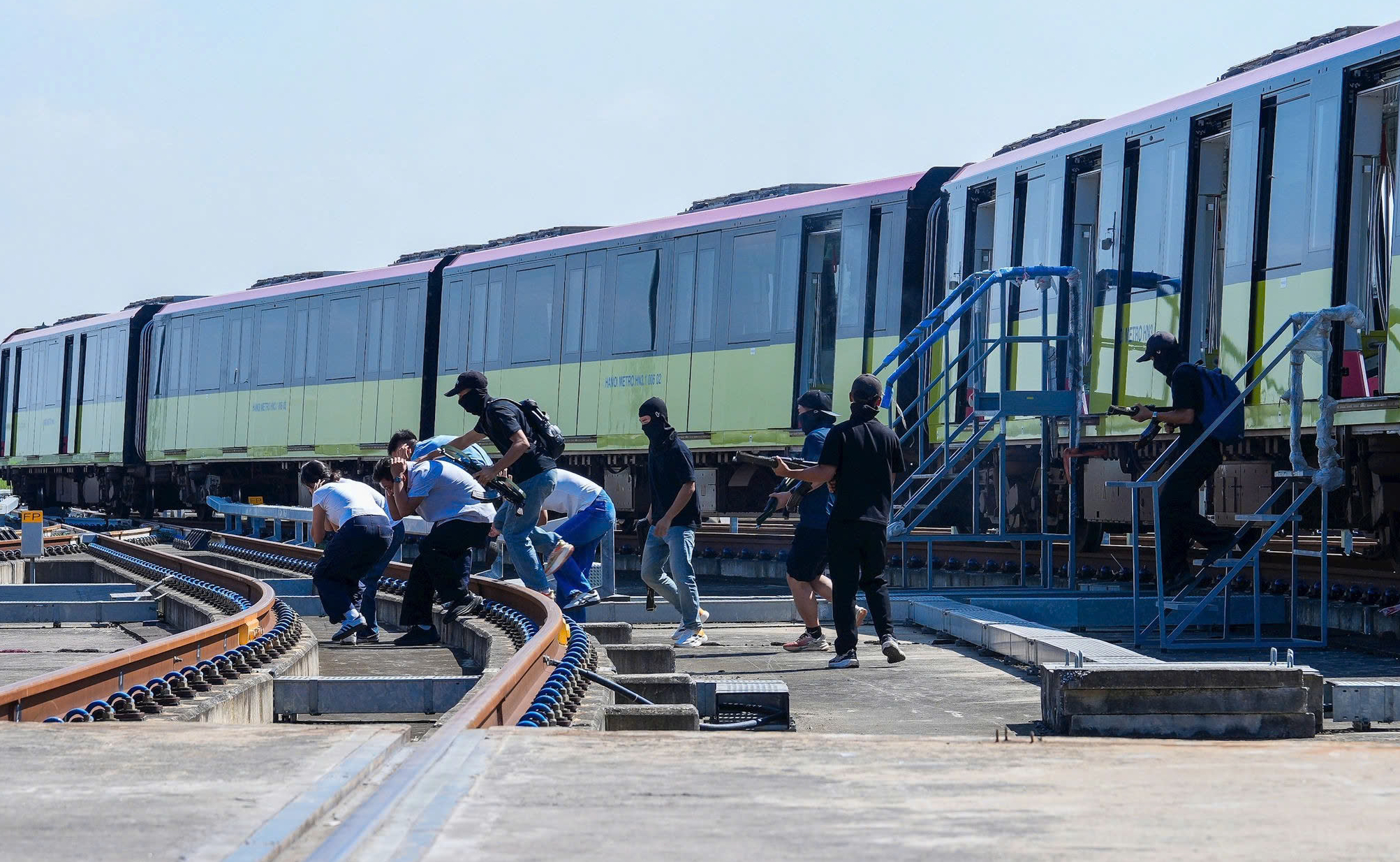 Những t&igrave;nh huống &ldquo;nghẹt thở&rdquo; trong cuộc diễn tập tr&ecirc;n metro H&agrave; Nội- Ảnh 7.