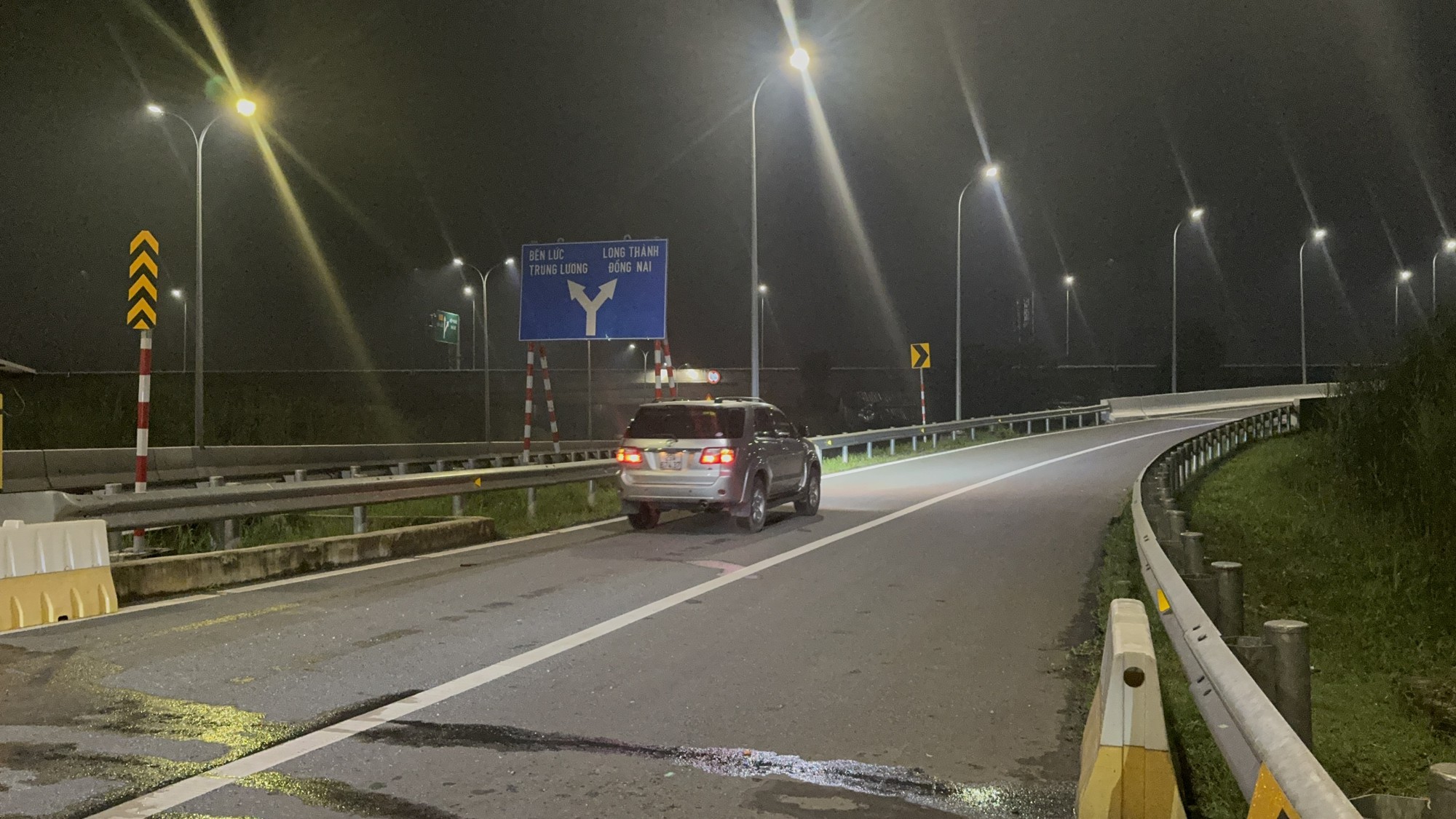 D&ograve;ng xe đầu ti&ecirc;n th&ocirc;ng tuyến cao tốc Bến Lức - Long Th&agrave;nh từ miền T&acirc;y đến miền Đ&ocirc;ng- Ảnh 13.