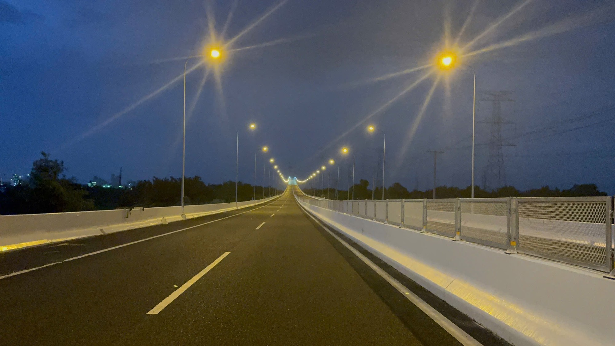 D&ograve;ng xe đầu ti&ecirc;n th&ocirc;ng tuyến cao tốc Bến Lức - Long Th&agrave;nh từ miền T&acirc;y đến miền Đ&ocirc;ng- Ảnh 6.