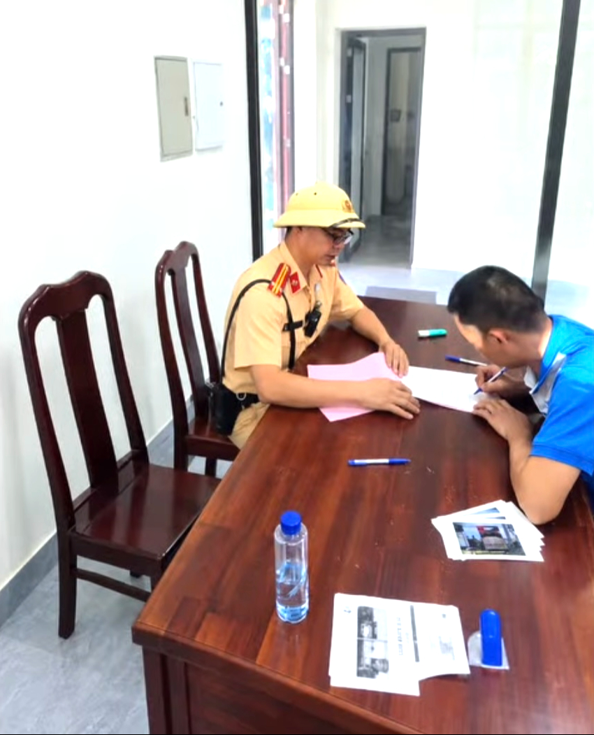 Tuy&ecirc;n Quang xử l&yacute; t&agrave;i xế xe kh&aacute;ch vượt ẩu tr&ecirc;n Quốc lộ 2- Ảnh 2.