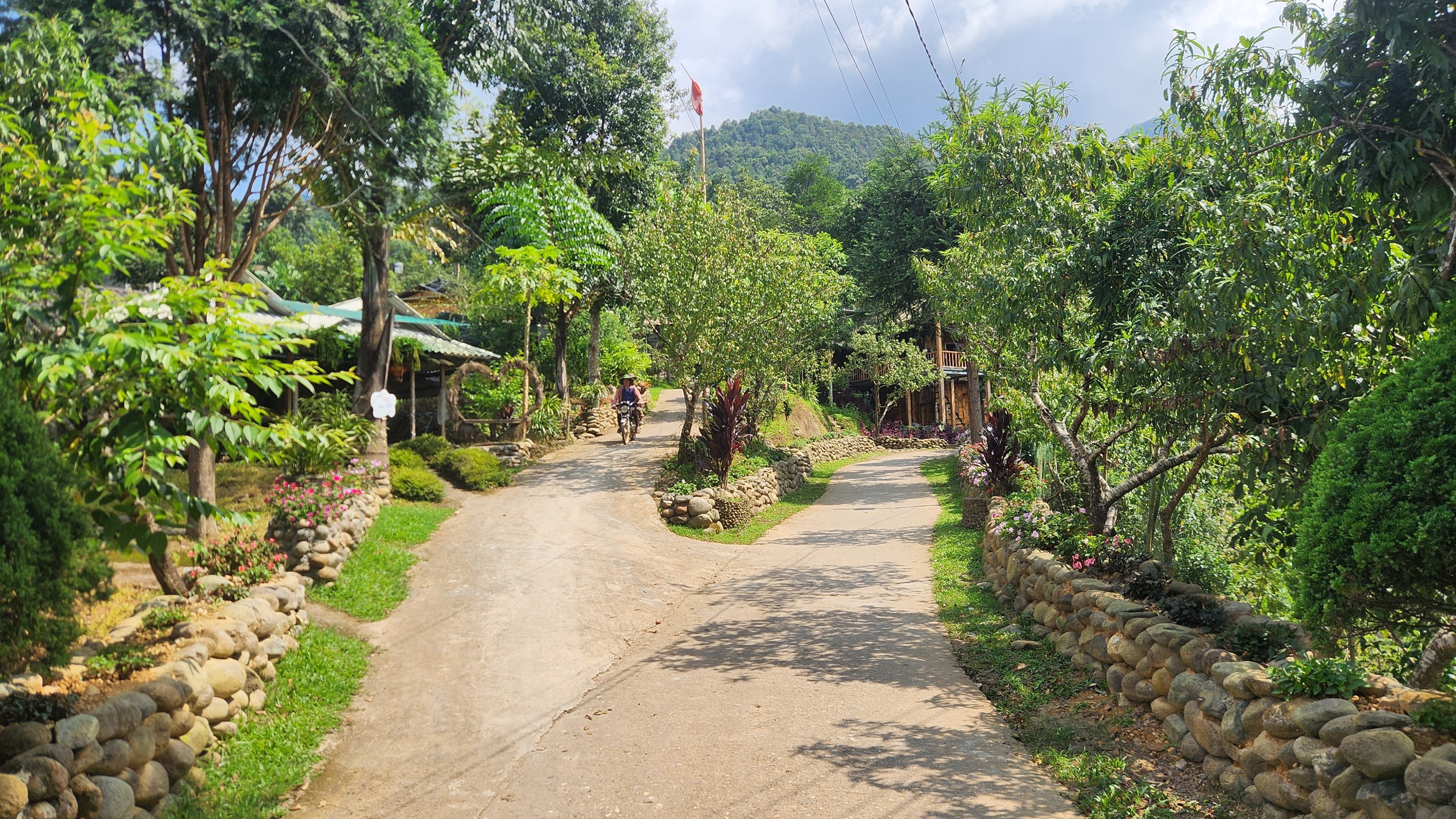 Kh&aacute;m ph&aacute; bản người M&ocirc;ng đẹp như tranh, giữa d&atilde;y n&uacute;i Ho&agrave;ng Li&ecirc;n Sơn h&ugrave;ng vĩ- Ảnh 18.