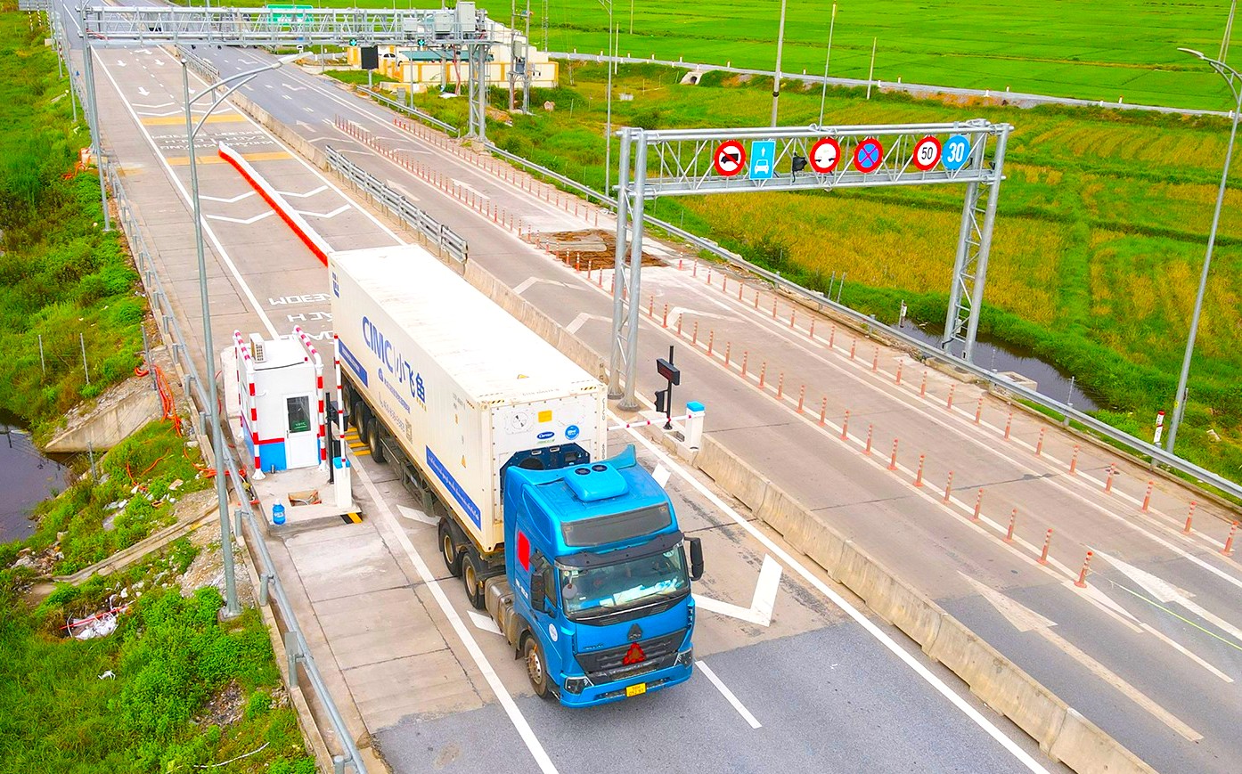 Bộ X&acirc;y dựng y&ecirc;u cầu sớm ho&agrave;n th&agrave;nh hệ thống kiểm so&aacute;t tải trọng xe tr&ecirc;n cao tốc - Ảnh 1.