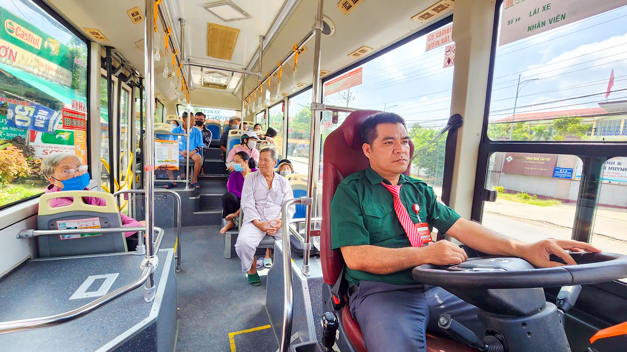 Đi xe buýt Cần Thơ, học sinh, sinh viên chỉ 10.000 đồng suốt tuyến - Ảnh 2.
