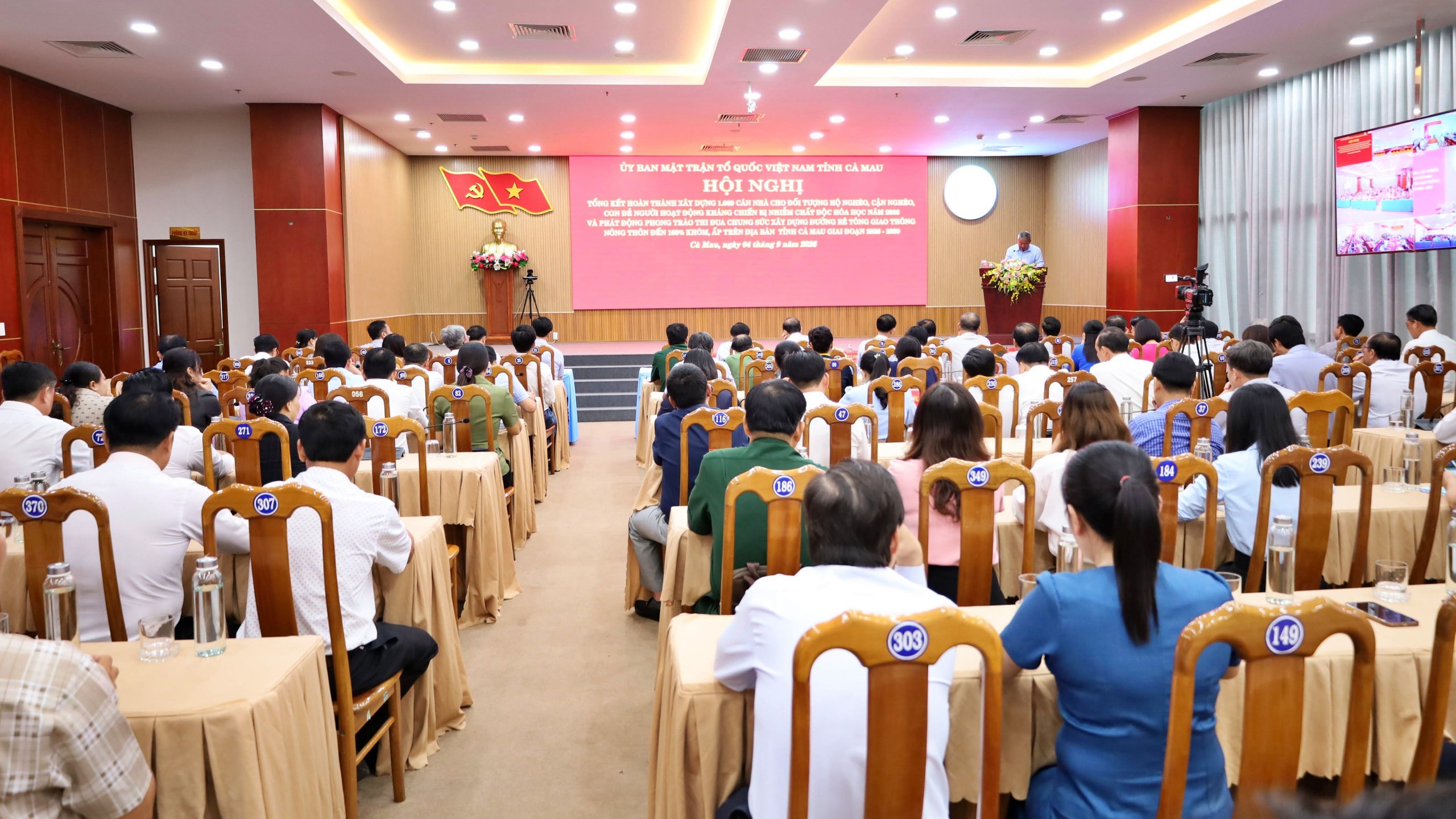 C&agrave; Mau: Ho&agrave;n th&agrave;nh 1.069 căn nh&agrave; t&igrave;nh nghĩa, tiếp tục đầu tư 14.000 tỷ l&agrave;m đường - Ảnh 1.