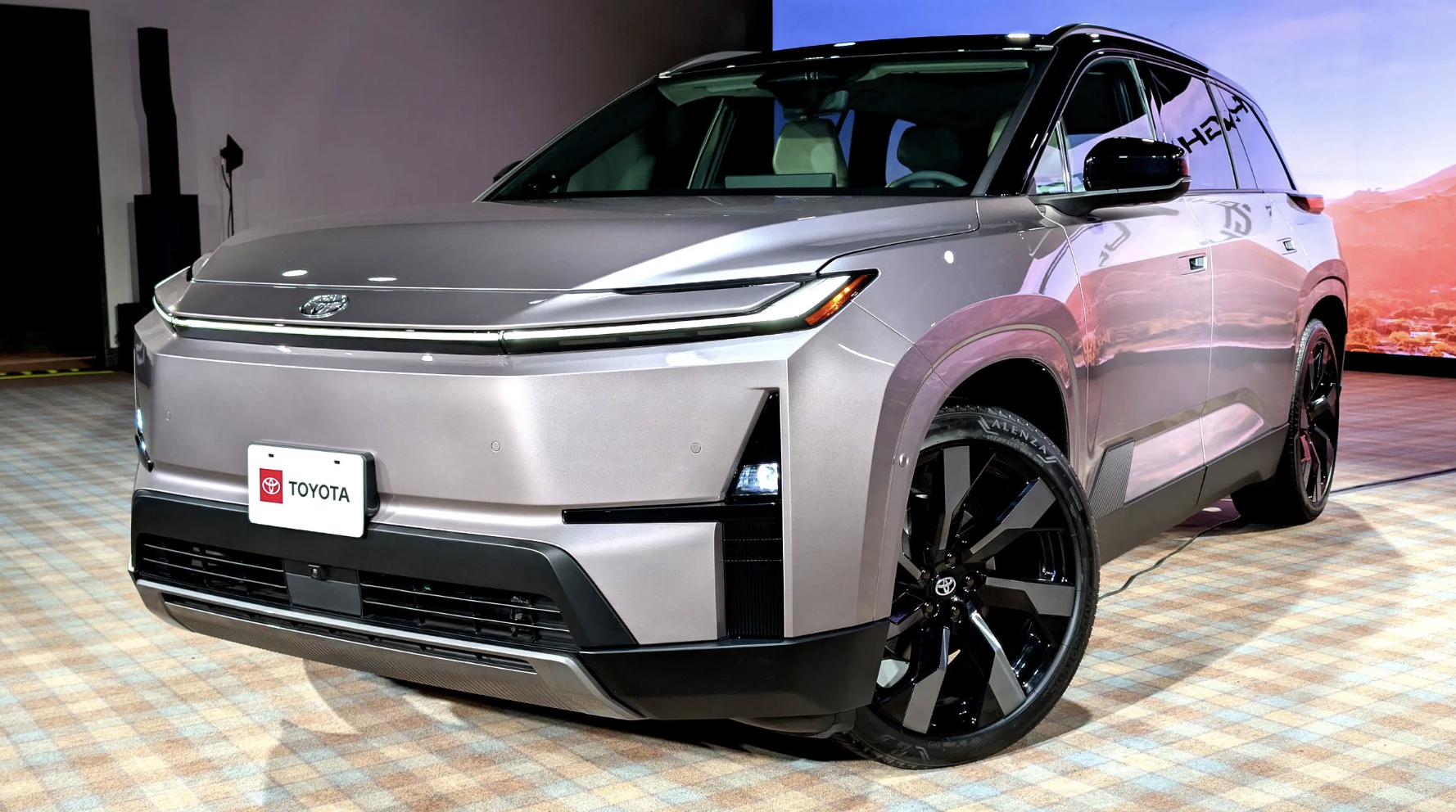 Toyota phủ nhận việc Highlander EV mở bán bị trì hoãn đến 2027 - Ảnh 1.