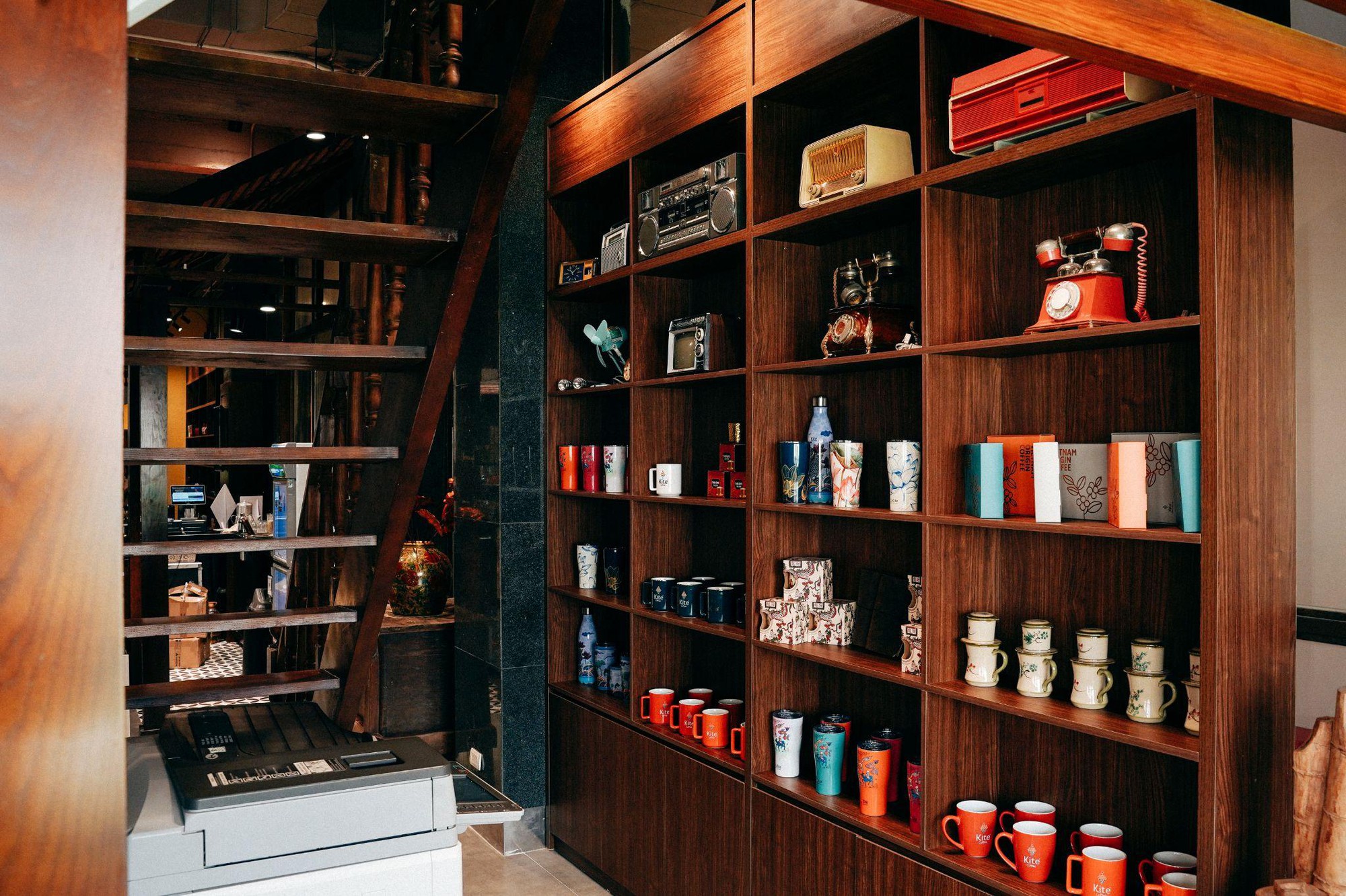T&igrave;m về cổ điển giữa những tấp nập tại Kite Coffee & Souvenirs- Ảnh 3.