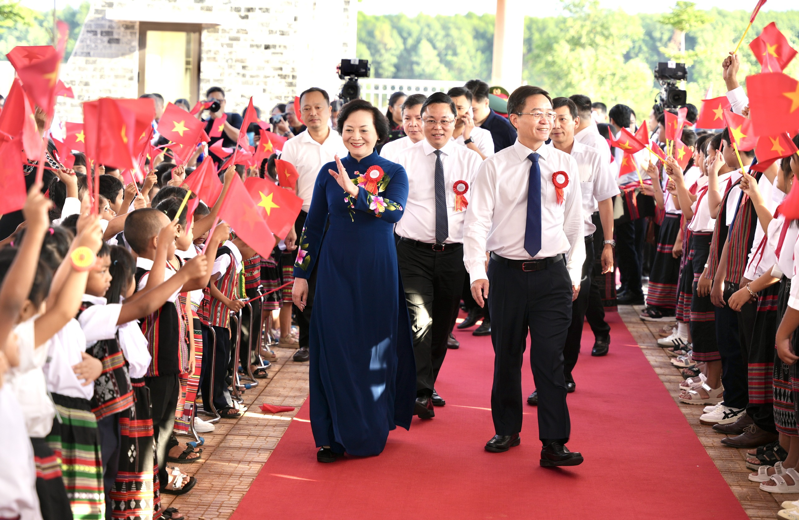 Huế: Kh&aacute;nh th&agrave;nh trường nội tr&uacute; v&ugrave;ng bi&ecirc;n giới v&agrave; đ&oacute;n 2.500 học sinh đến trường- Ảnh 1.