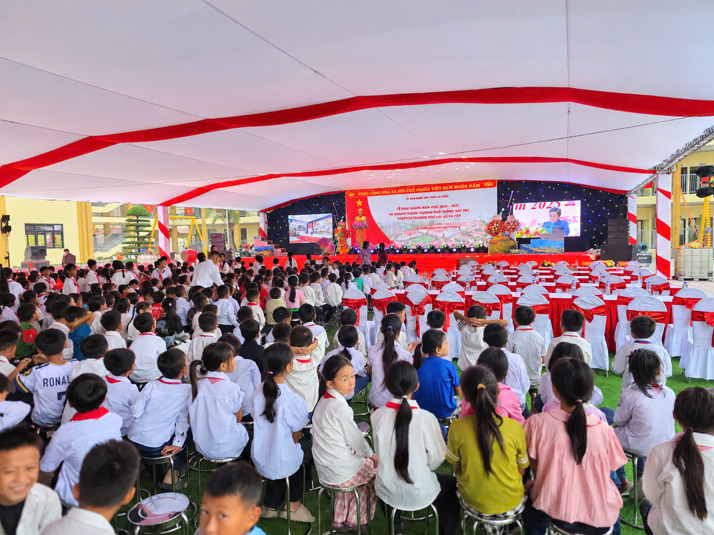 Tiếng kẻng l&uacute;c mờ s&aacute;ng nơi bi&ecirc;n cương  thức giấc c&ocirc; tr&ograve; đ&oacute;n ch&agrave;o năm học mới- Ảnh 21.